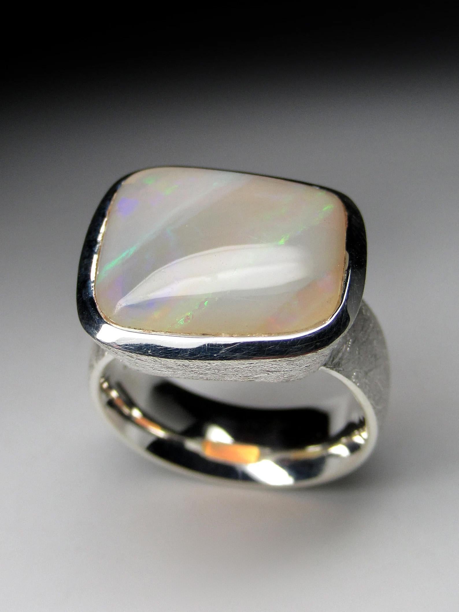 Opal Silver Scratching Ring White Australian Precious Gemstone Unisex Jewelry In New Condition For Sale In Berlin, DE