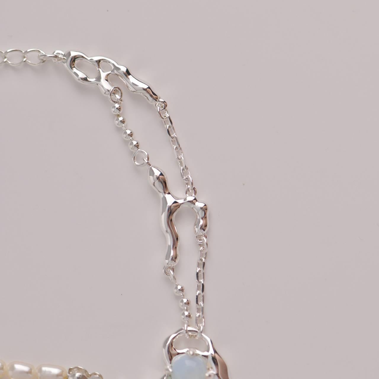 Bracelet en argent avec pierre d'opale et perle d'eau douce Neuf - En vente à Banbury, GB