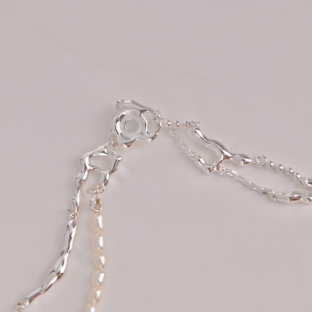 Bracelet en argent avec pierre d'opale et perle d'eau douce en vente 1
