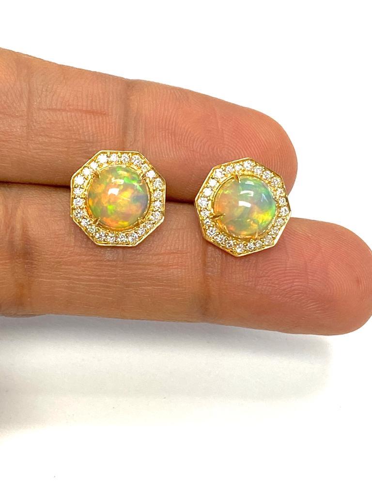 Clous d'oreilles Goshwara en opale et diamants en vente 1