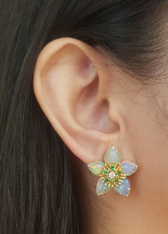 Orecchini a stella in opale, tsavorite e diamanti con montatura in oro 18K