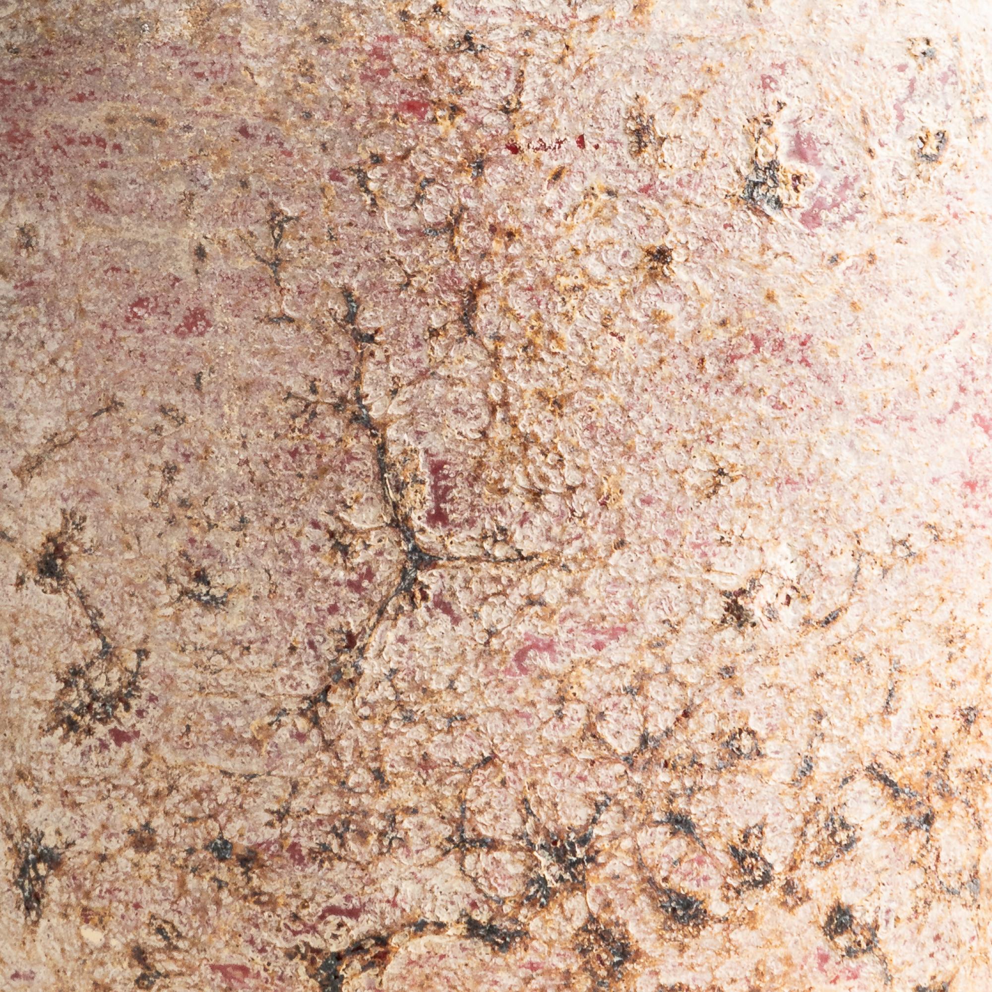 Indonesiano Vaso Opal, Terracotta strutturata fatta a mano in sabbia in vendita