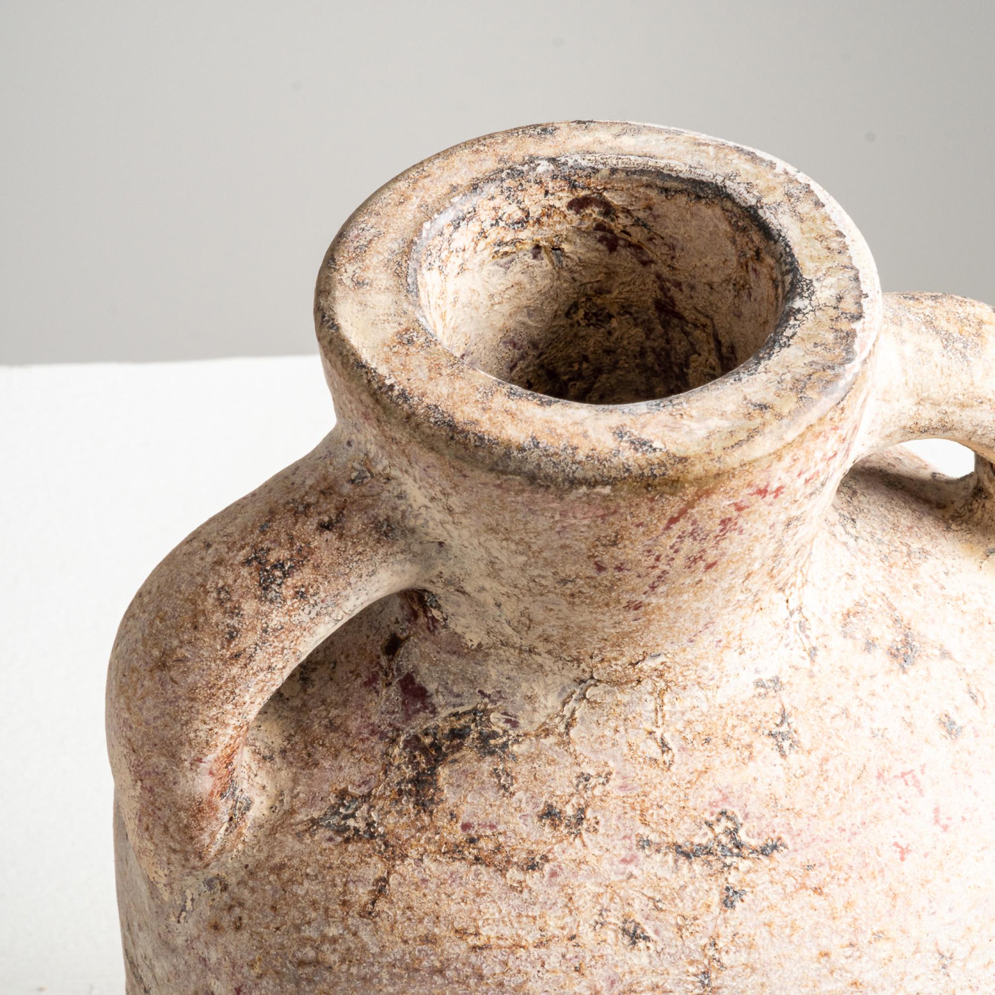 Fatto a mano Vaso Opal, Terracotta strutturata fatta a mano in sabbia in vendita