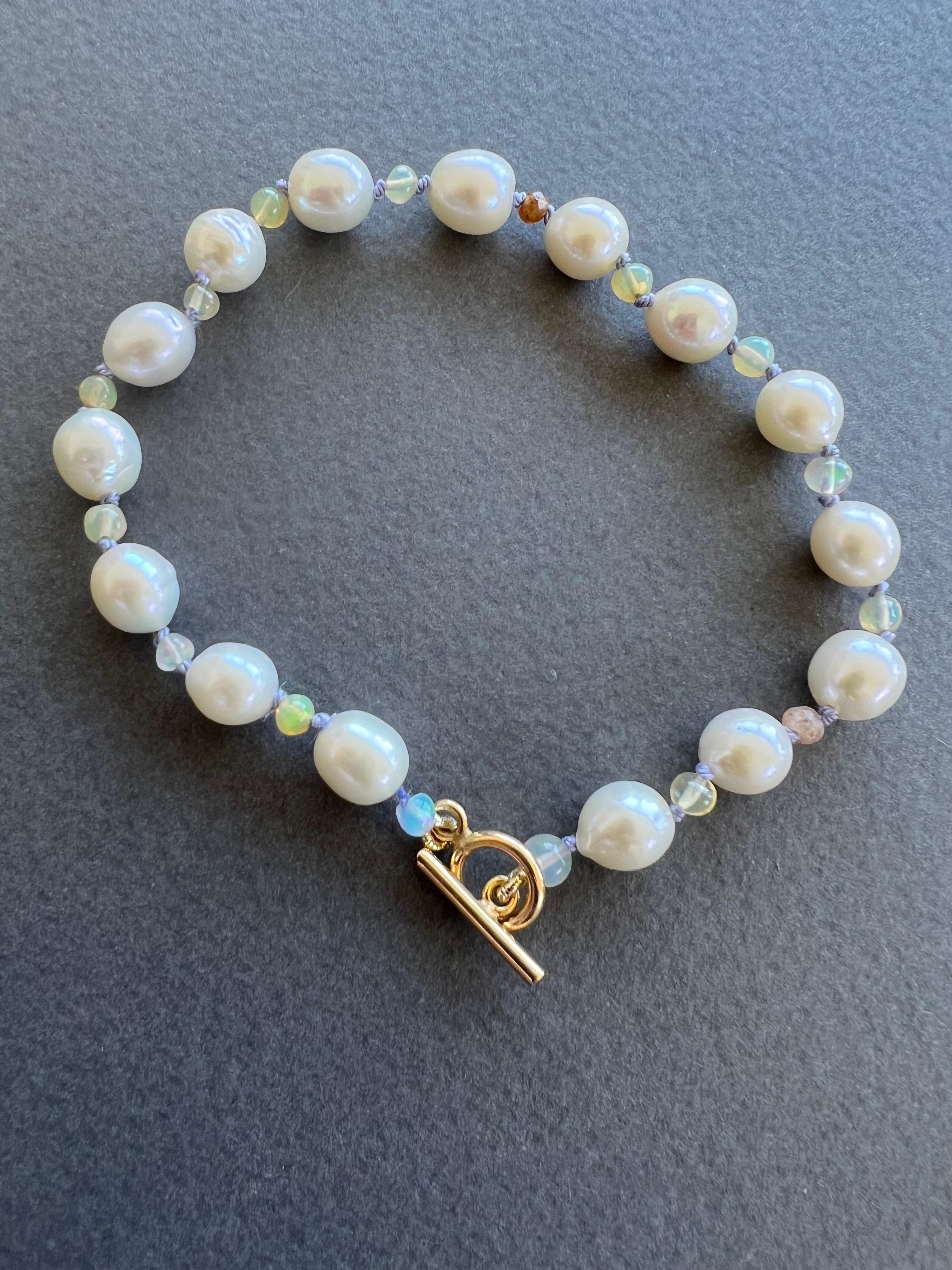 Opal White Pearl Bracelet In New Condition For Sale In Los Angeles, CA