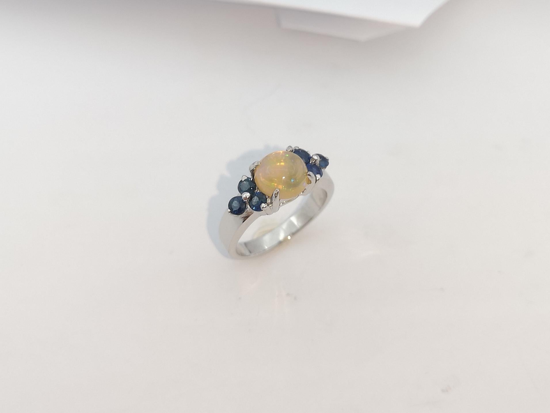 Ring mit blauem Opal und blauem Saphir in Silberfassung im Angebot 7