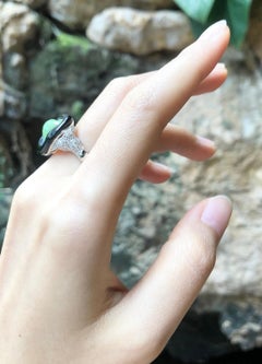 Anillo de Ópalo con Diamantes engastado en Oro Blanco de 18 Kilates