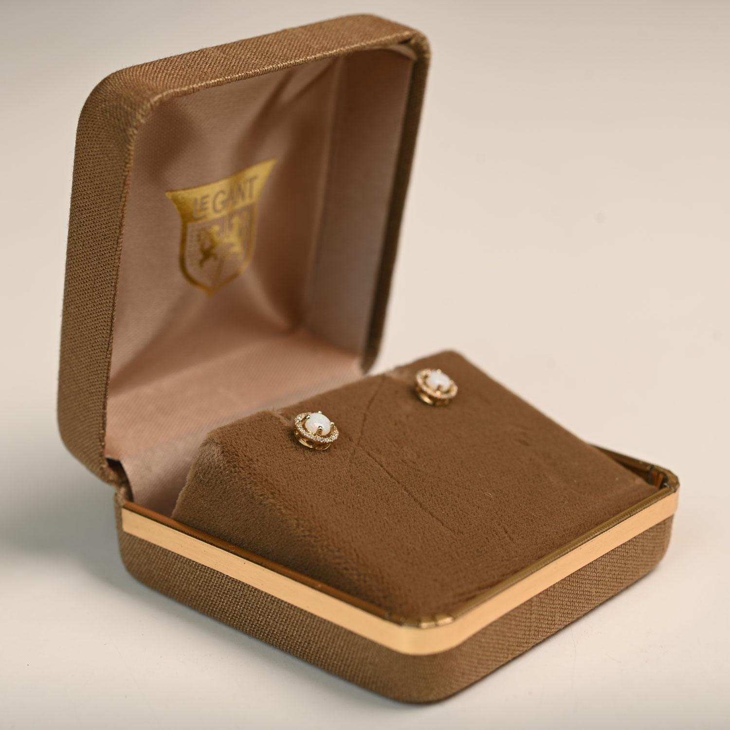 Boucles d'oreilles en or jaune 14K avec opale et diamants en halo (environ 0,1 carat) Pour femmes en vente