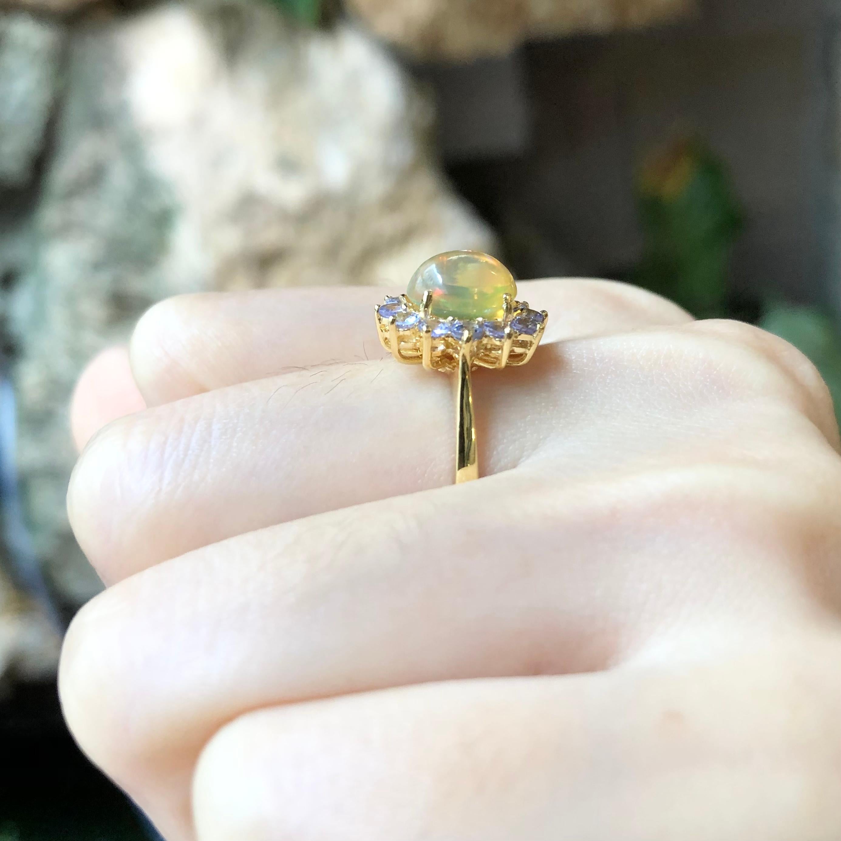 Opal with Tanzanite Ring Set in 18 Karat Gold Settings In New Condition For Sale In Bangkok, TH