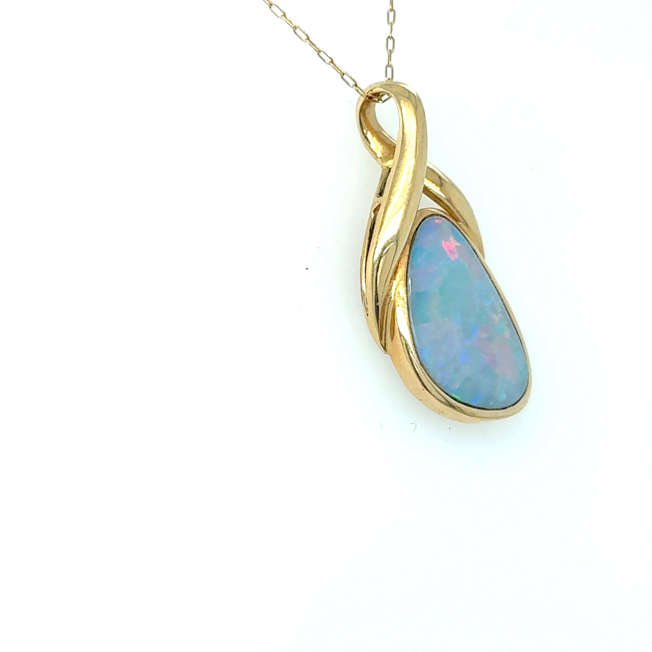 Collier pendentif en or jaune opale en vente 4