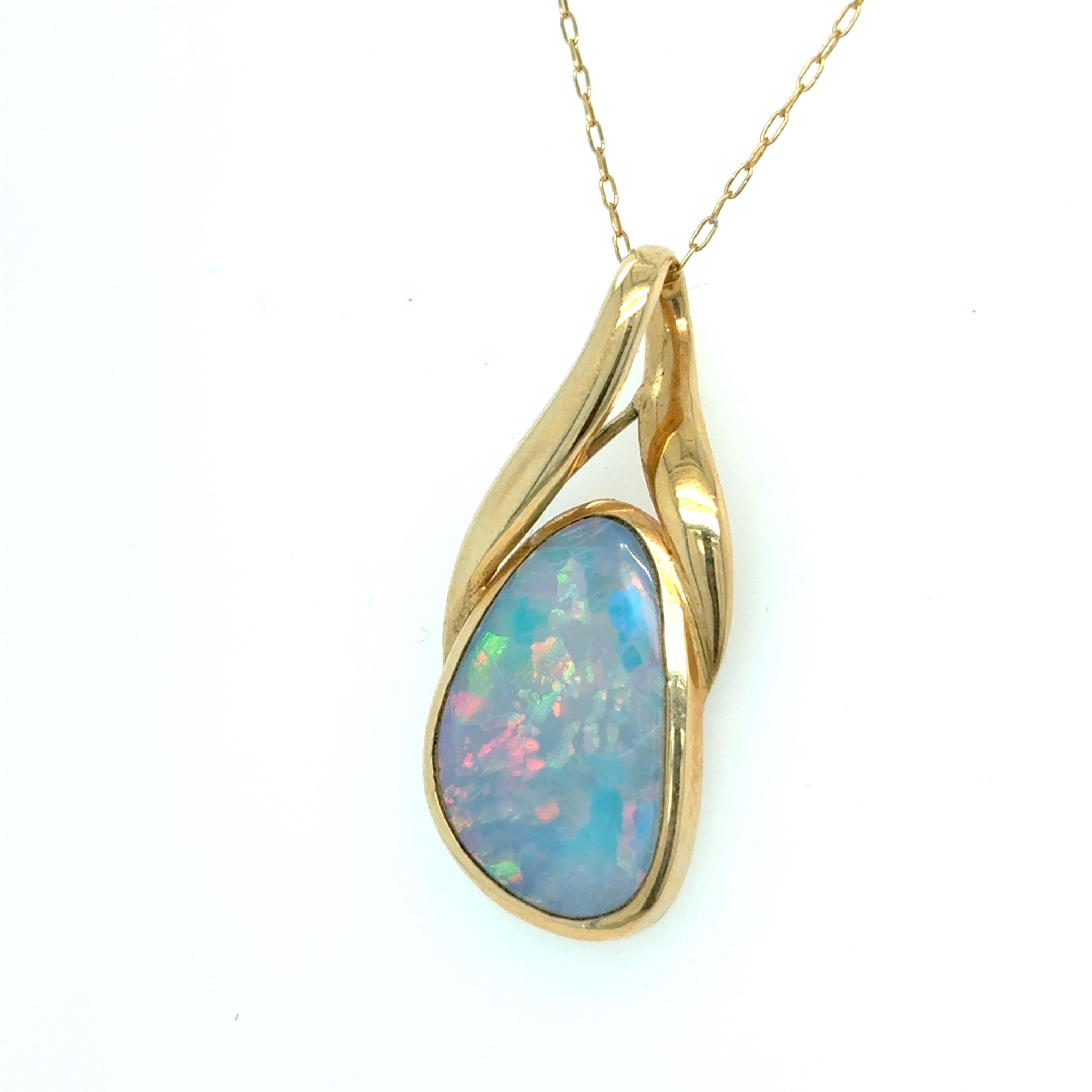 Collier pendentif en or jaune opale Pour femmes en vente