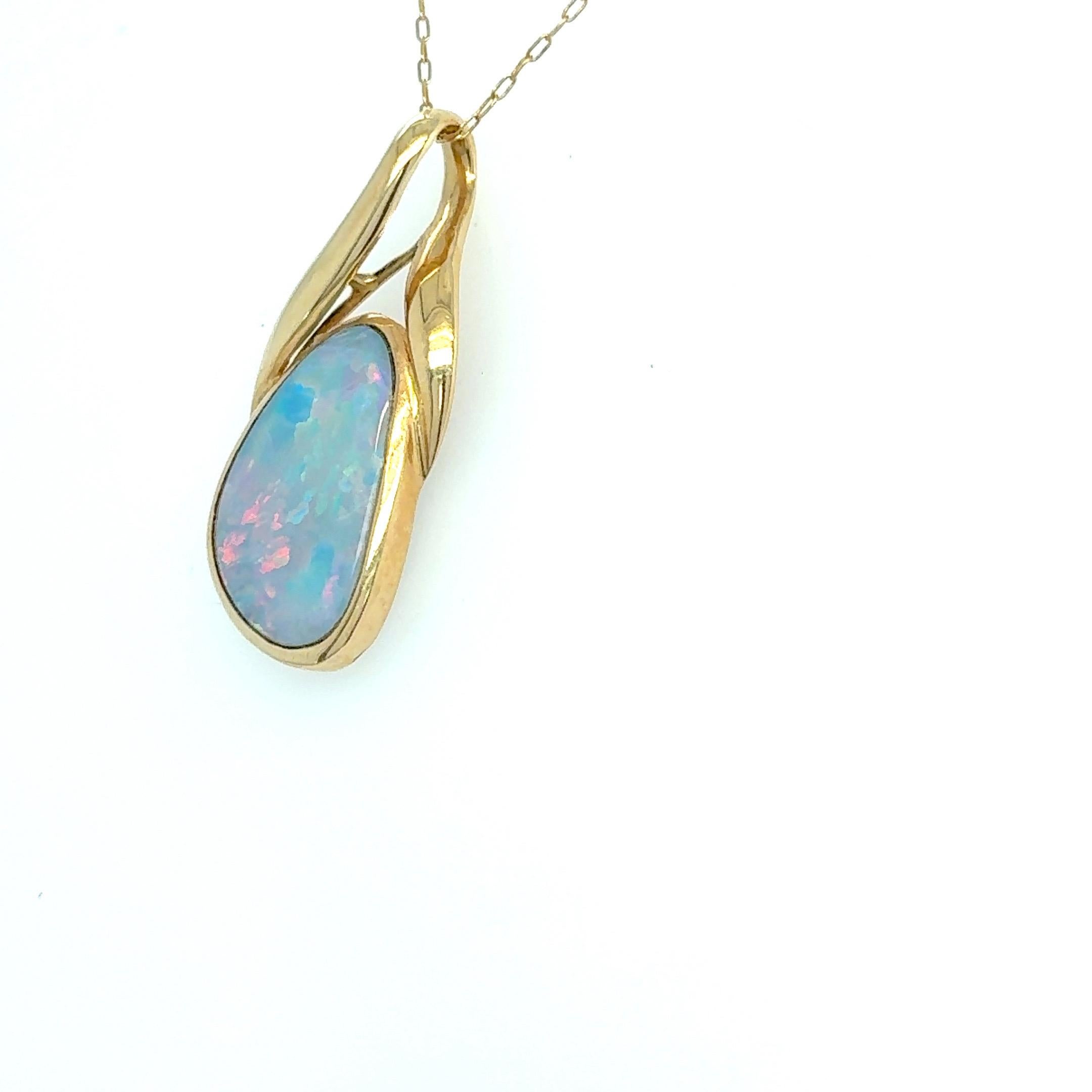 Collier pendentif en or jaune opale en vente 1