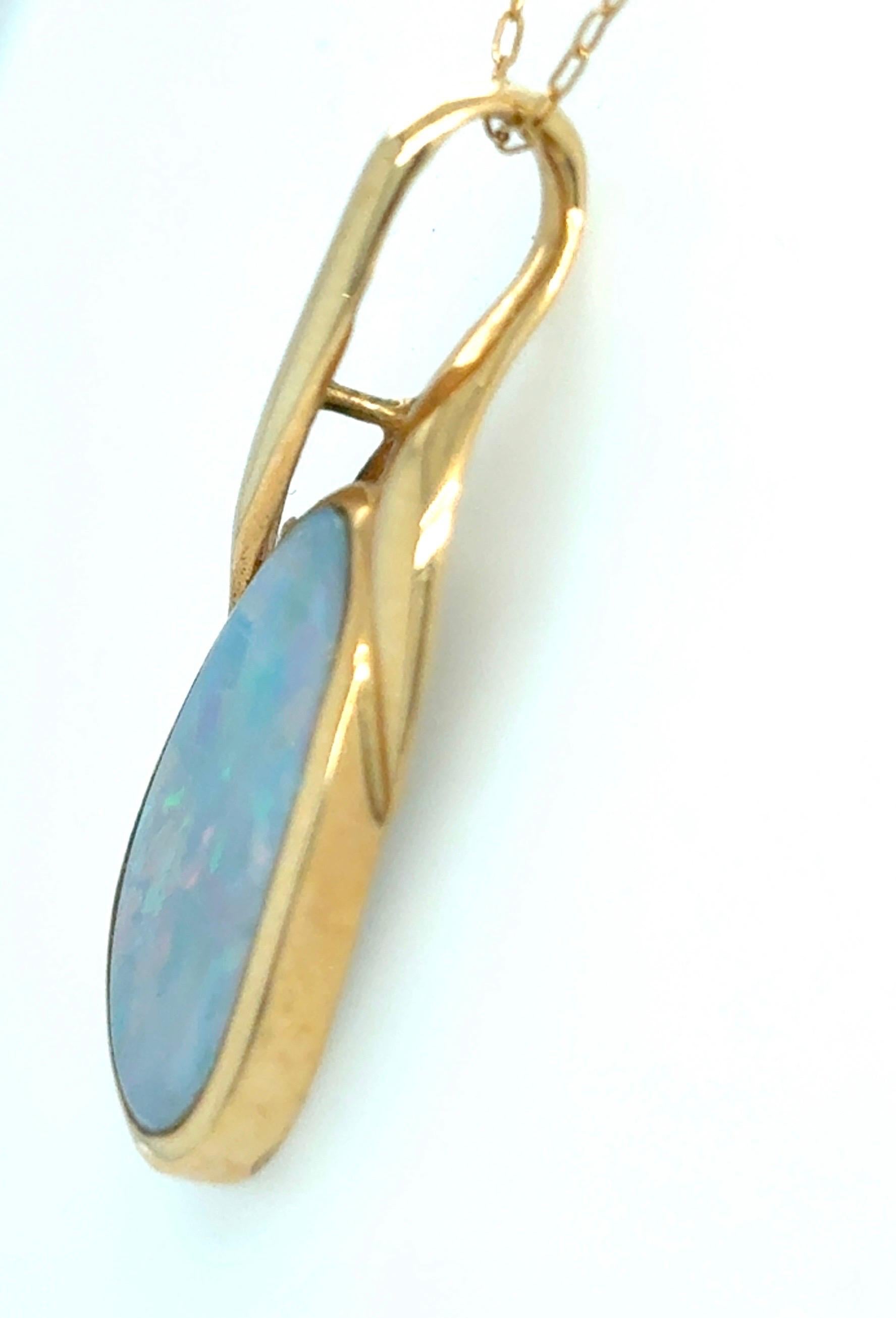 Collier pendentif en or jaune opale en vente 2