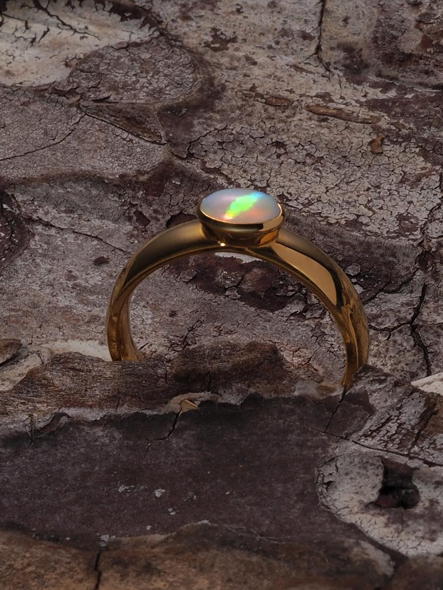 Cabochon Opal Yellow Gold Ring Nacreous Natural Gem Engagement ring For Sale