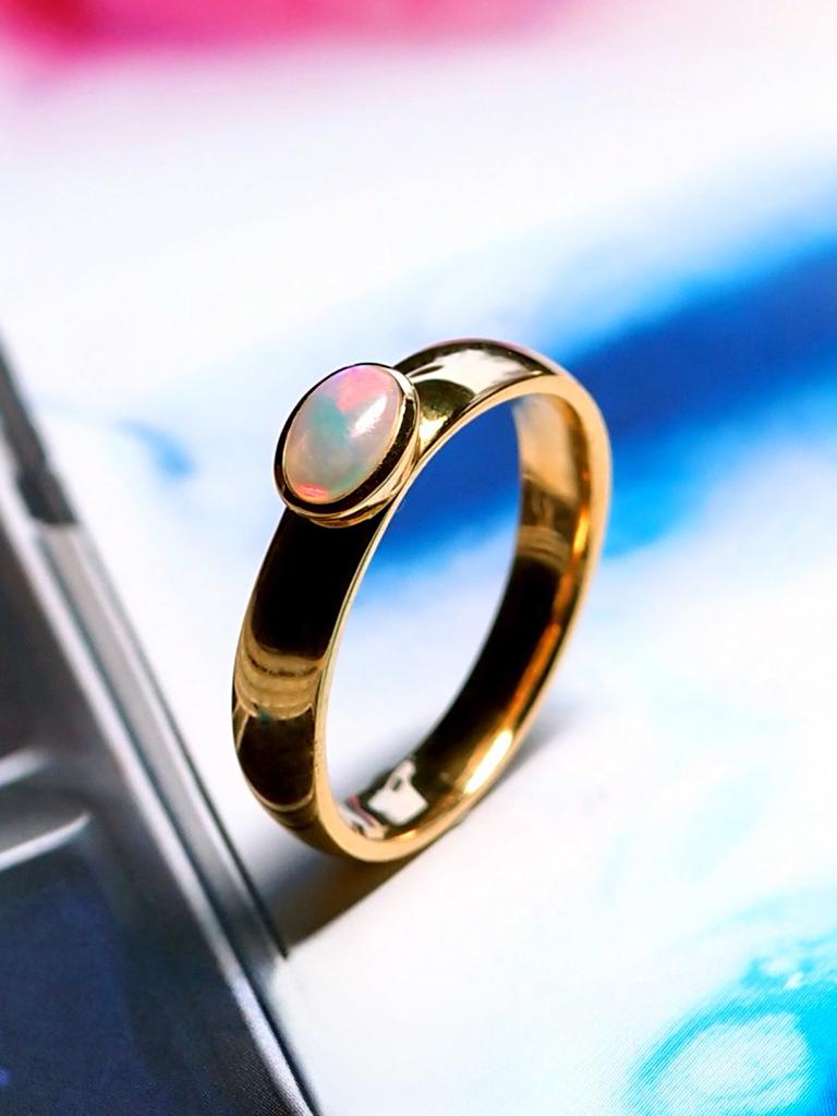 Opal Yellow Gold Ring Nacreous Natural Gem Engagement ring For Sale 1