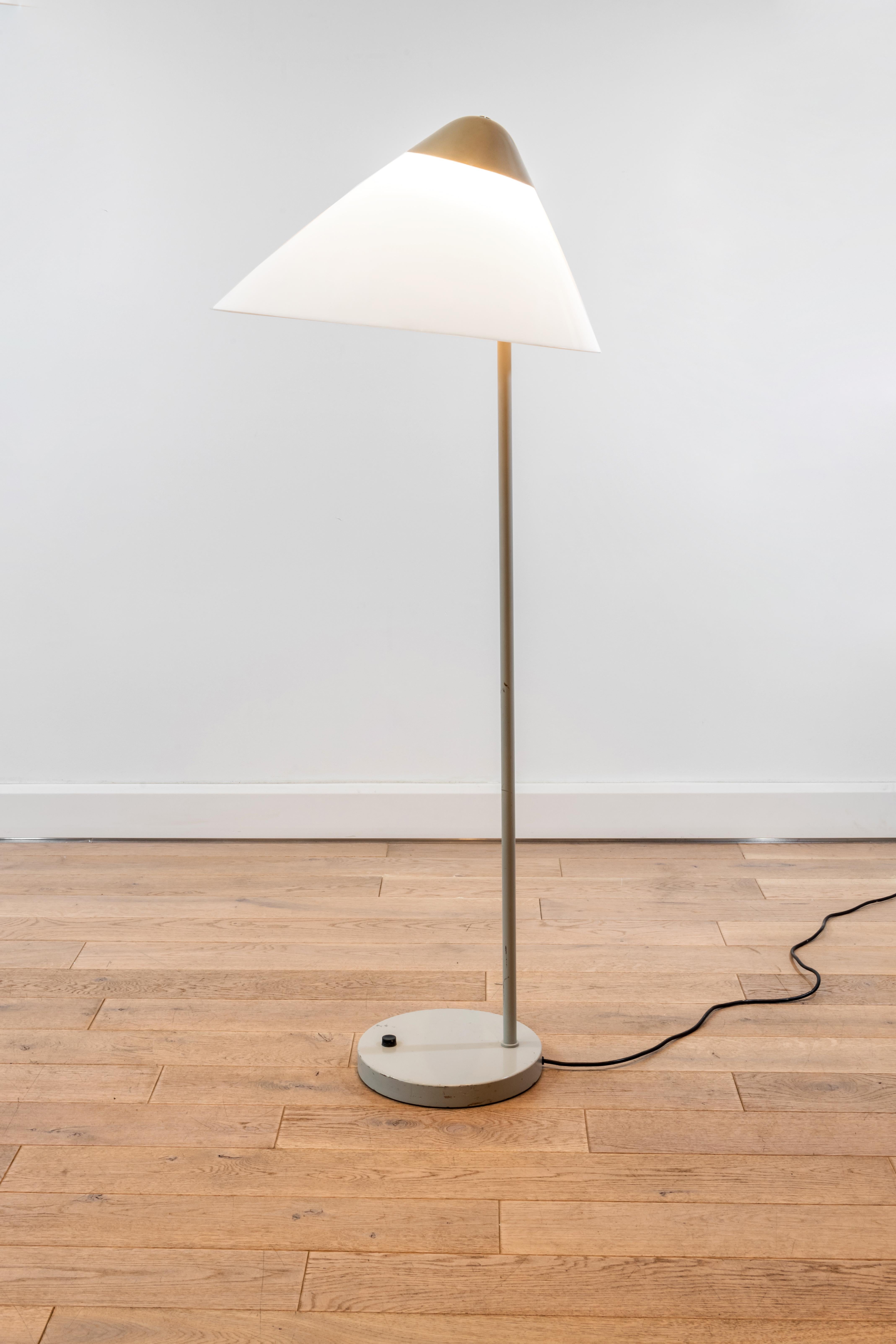 Opala floor lamp designed by Hans Wegner and produced by Louis Poulsen in 1976. The opala floor lamp was originally conceived and designed in 1973 for the decoration project of the Scandinavia Hotel in Copenhagen. However, it was only produced by