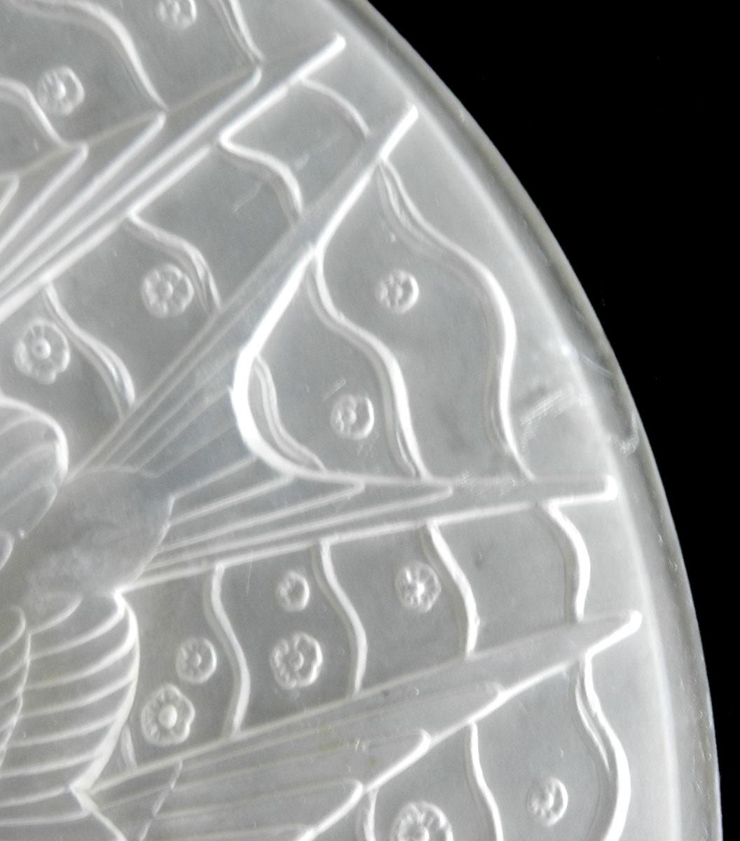Opalescent Art Glass Center Bowl Schwalben P d'Avesn Französisch Designer mit Lalique (Kristall)