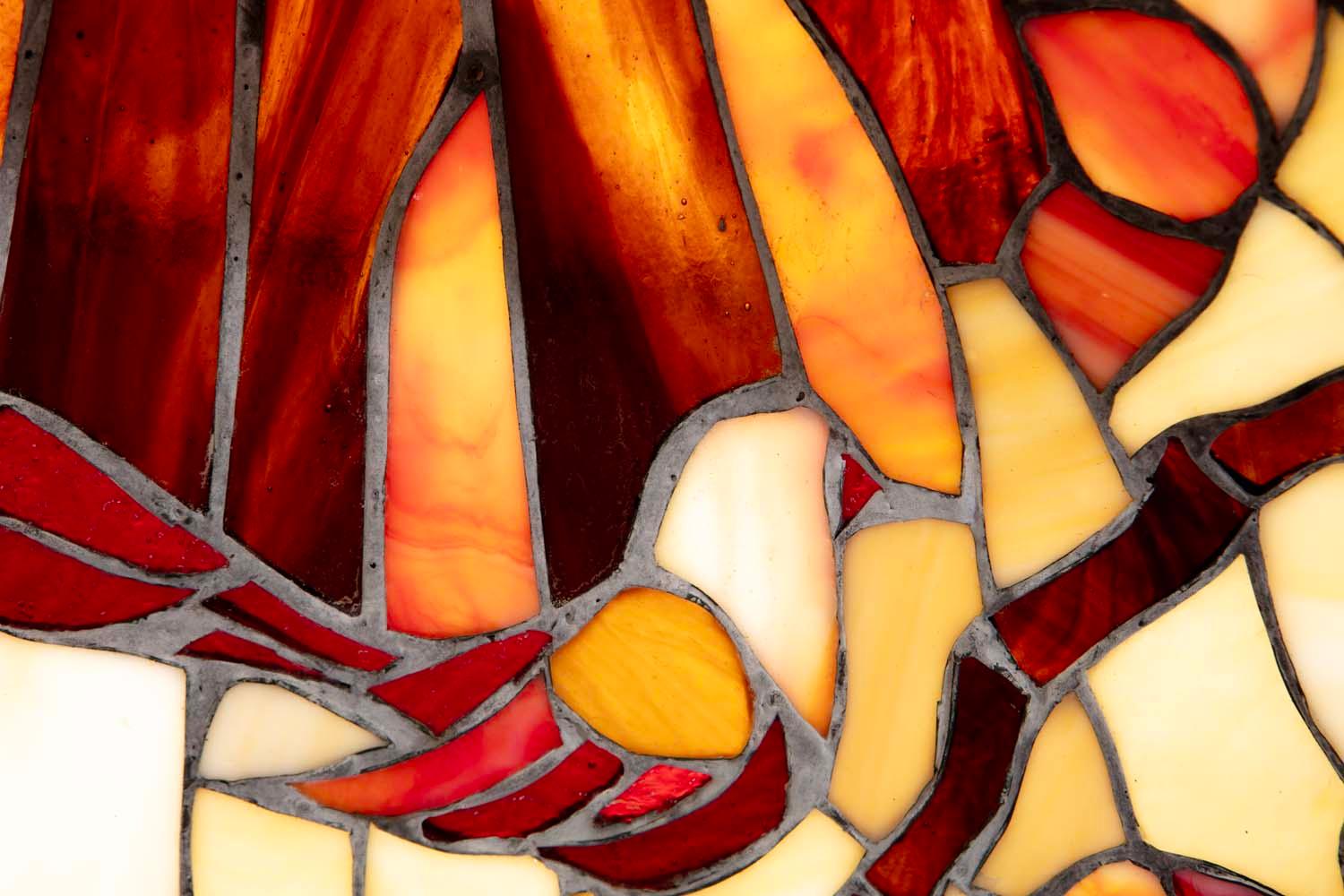 Lampadario a forma di uccello in vetro colorato opalescente in stile Tiffany Art Nouveau In condizioni buone in vendita a Asheville, NC