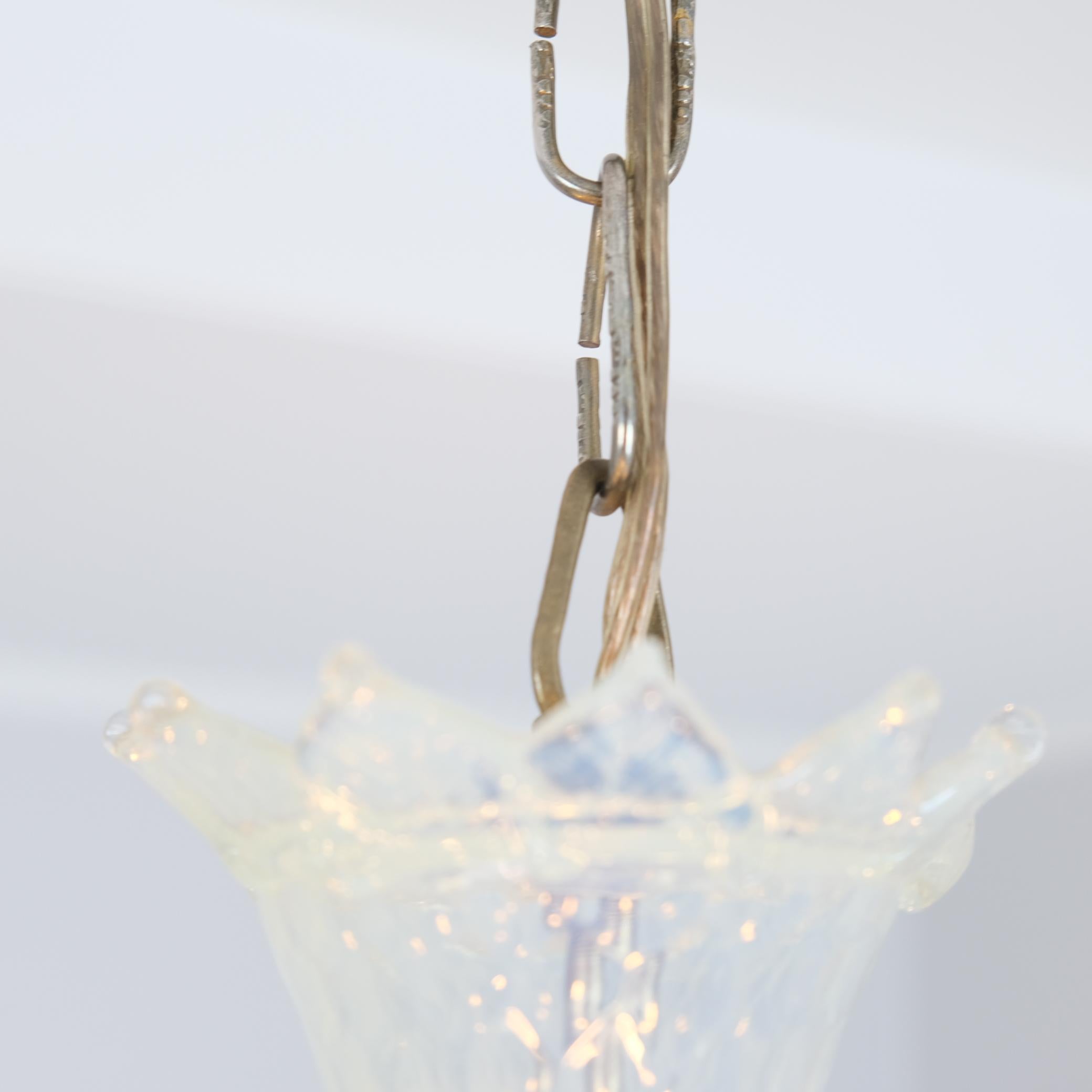 Opalisierender sechsarmiger Murano-Kronleuchter mit blauen und weißen Blumen, 1960er Jahre im Angebot 8