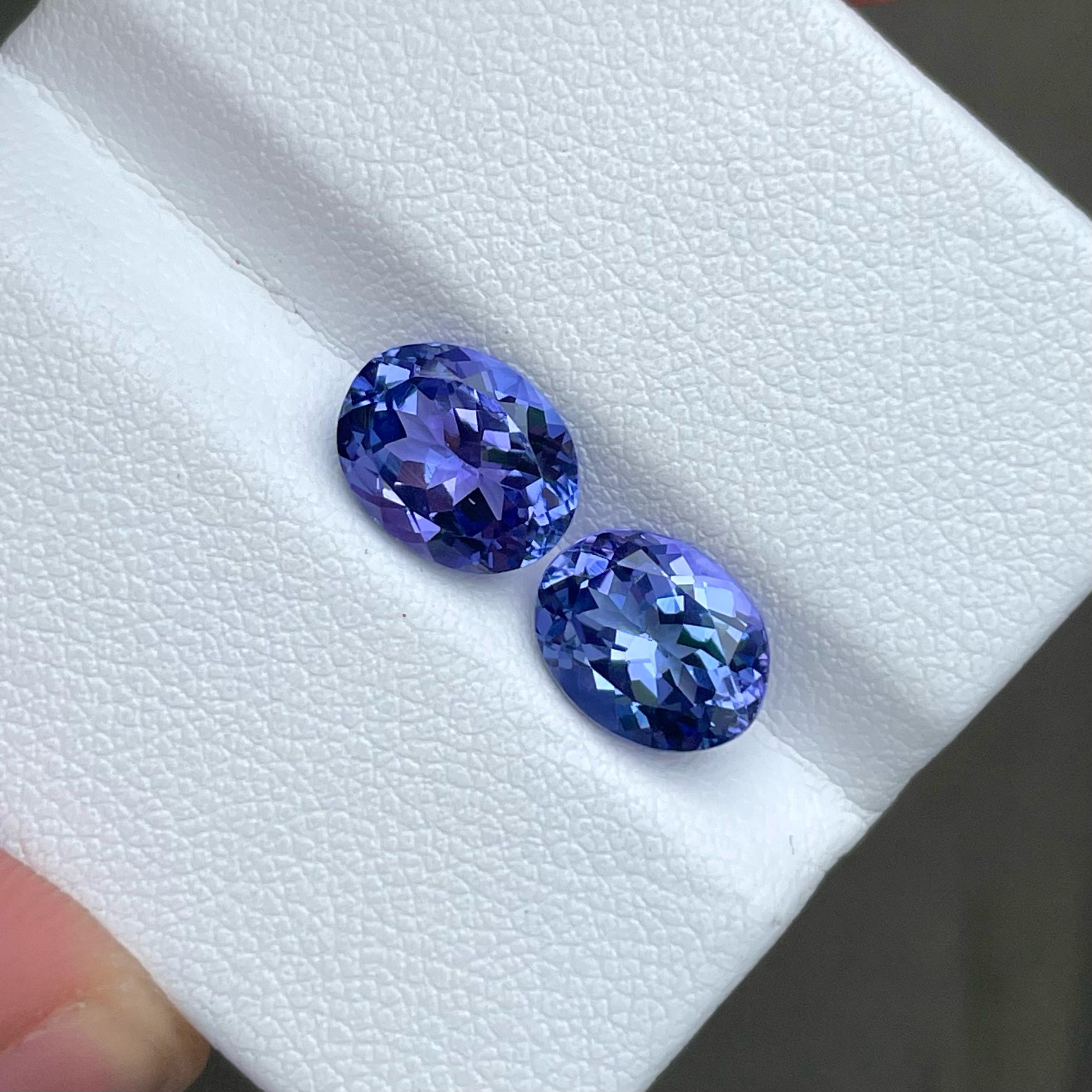 Opalescent Blue Tansanit Stein Paar 4,25 Karat ovaler Tansanit (Ovalschliff) im Angebot