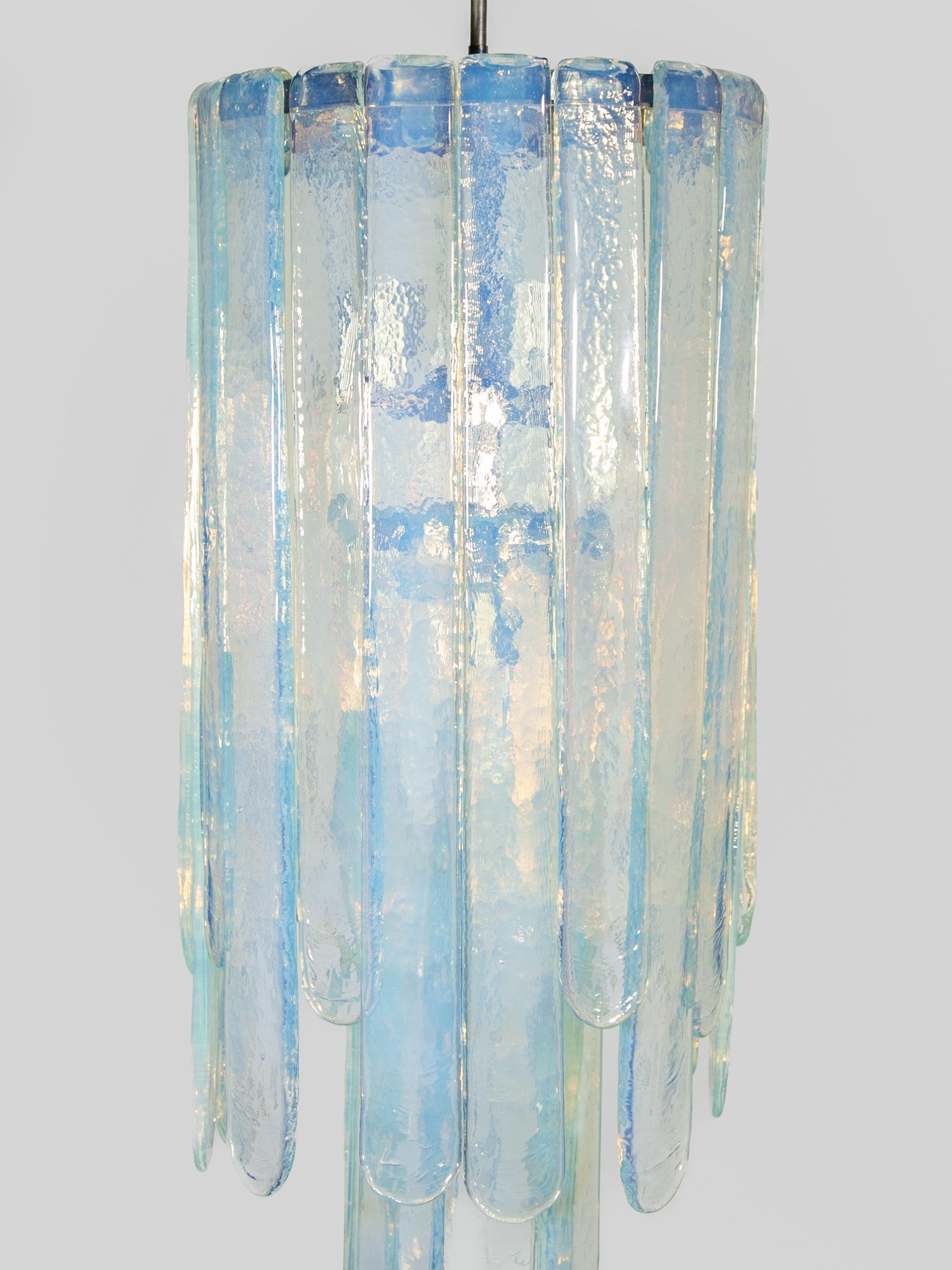 Fait main Lustre en verre opalescent conçu par Carlo Nason pour Mazzega, années 1960 en vente