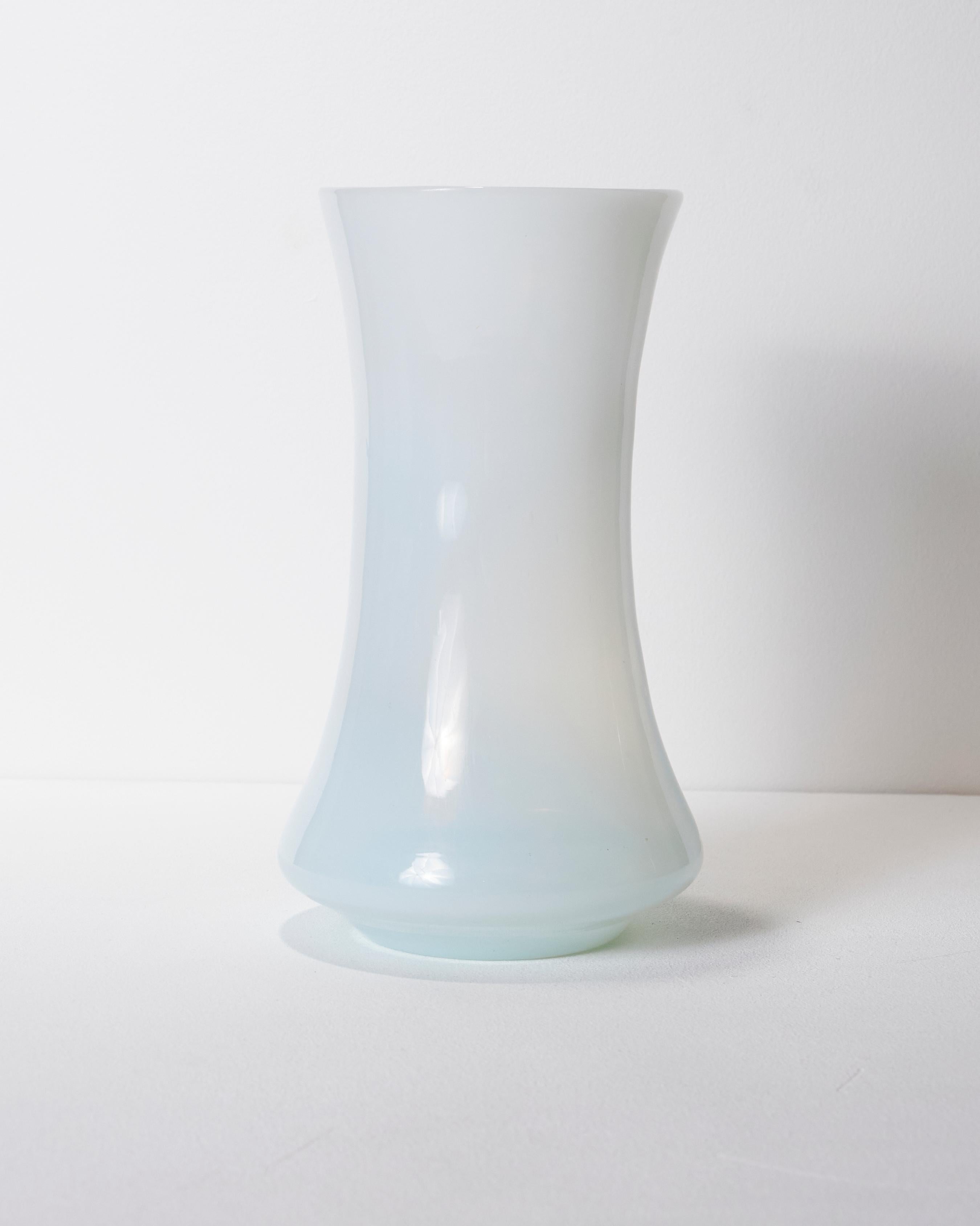 XX secolo Vaso cilindrico in vetro opalescente, anni '60 in vendita