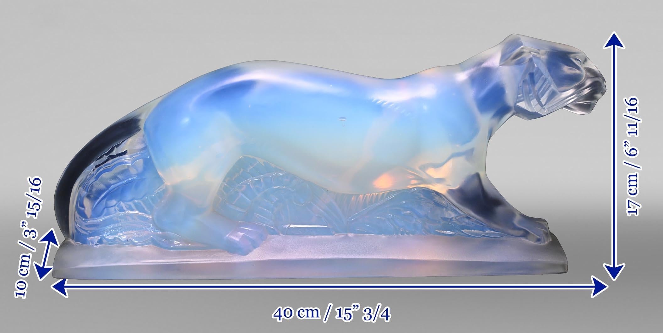 Opalescent glass sculpture of a Walking Tiger. For Sale 6