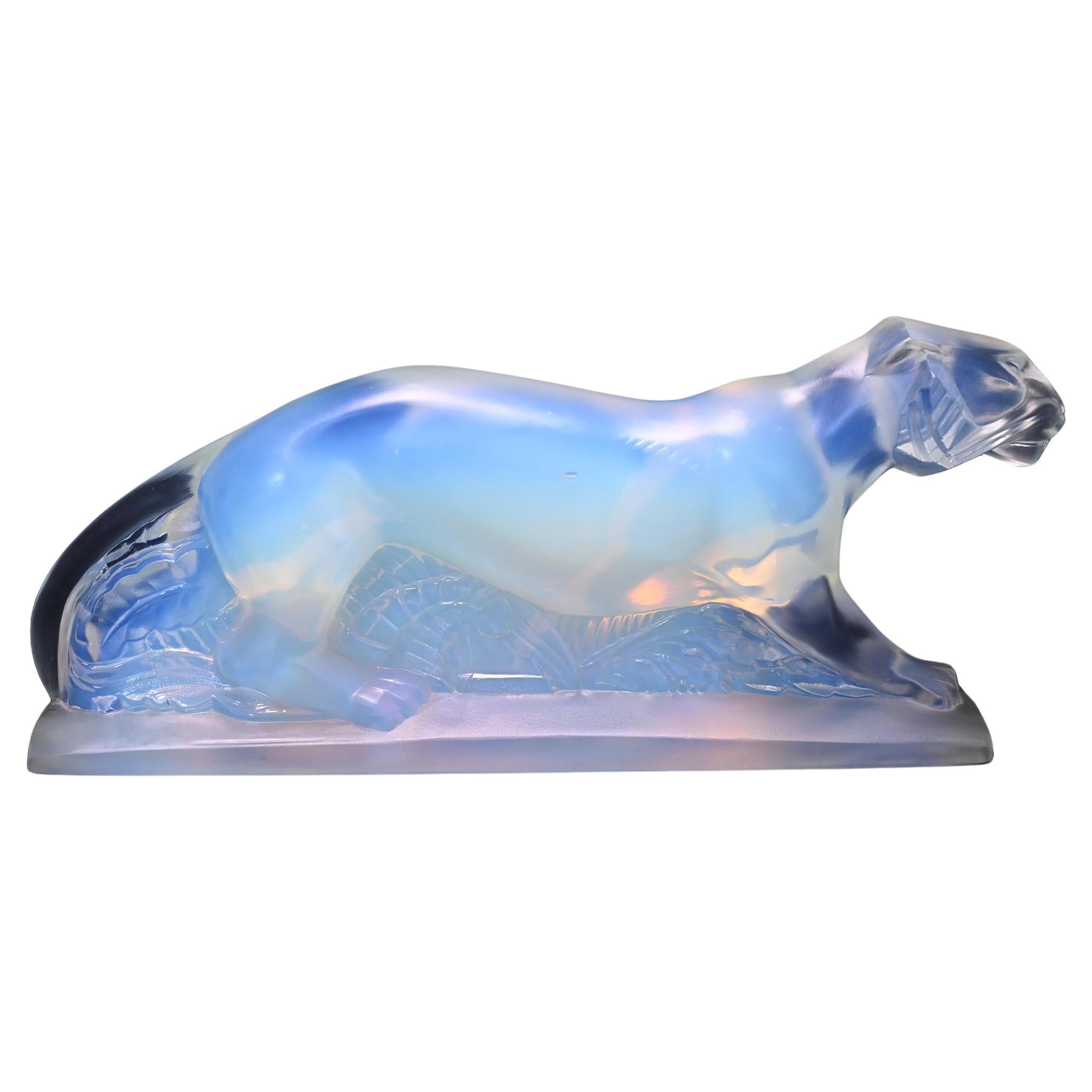 Opalescent glass sculpture of a Walking Tiger. For Sale