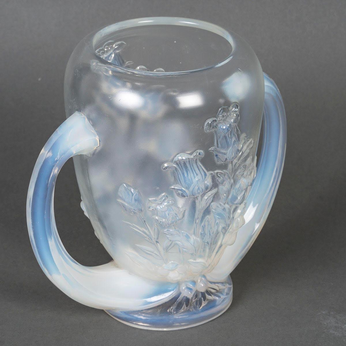 Art Nouveau Vaso in vetro opalescente di Verlys Glass, inizio XX secolo. in vendita