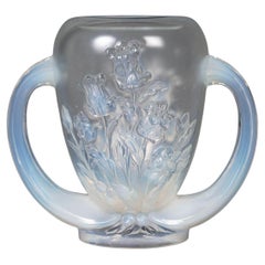 Vase en verre opalescent de Verlys, début du 20e siècle.
