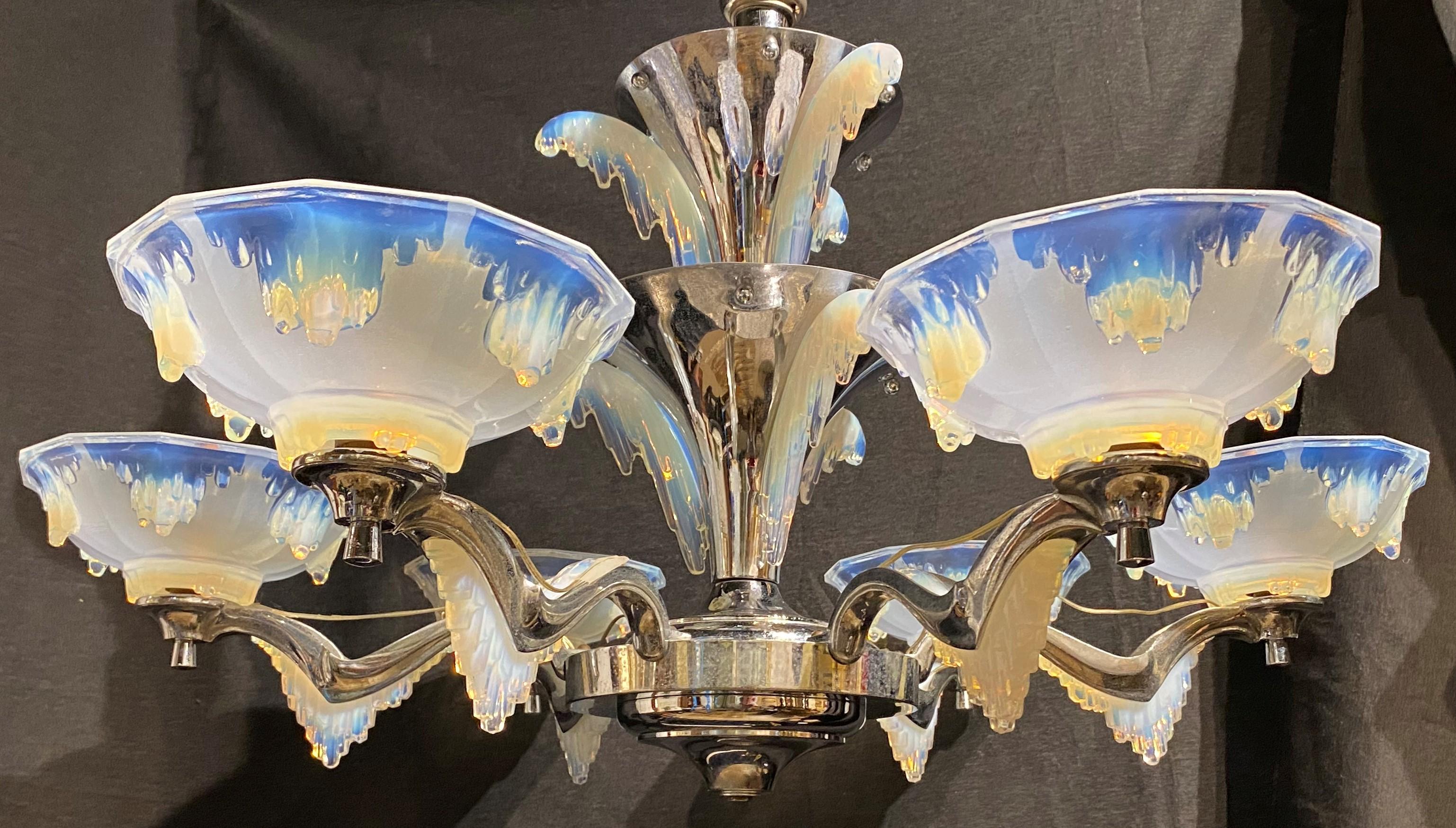 French  Opalescent Icicle Art Deco Chandelier In the Manner of Petitot & Ezan For Sale