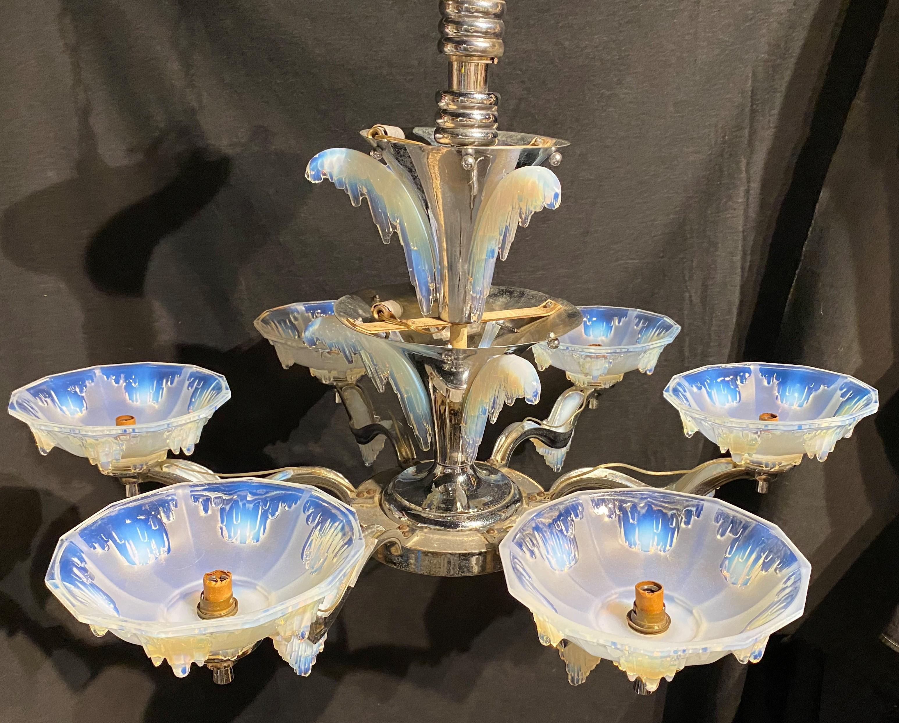Hand-Crafted  Opalescent Icicle Art Deco Chandelier In the Manner of Petitot & Ezan For Sale