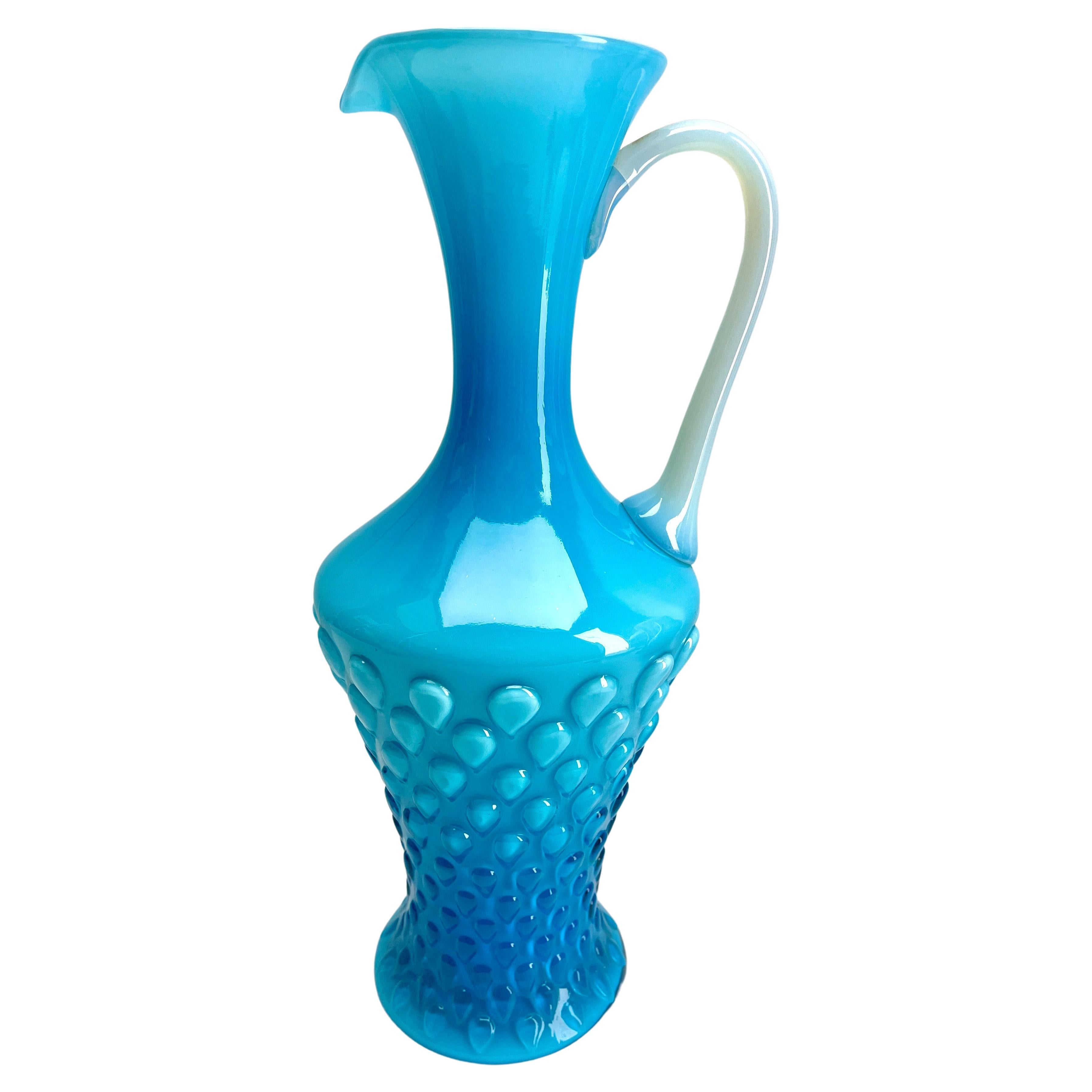 Opaline de Florencia (Empoli) jarra de vidrio artístico italiano opalescente que data de finales de la década de 1950 

Precioso ópalo soplado a mano y asa blanca aplicada a mano. 

¡La pieza está en excelente estado y es una auténtica belleza!



 