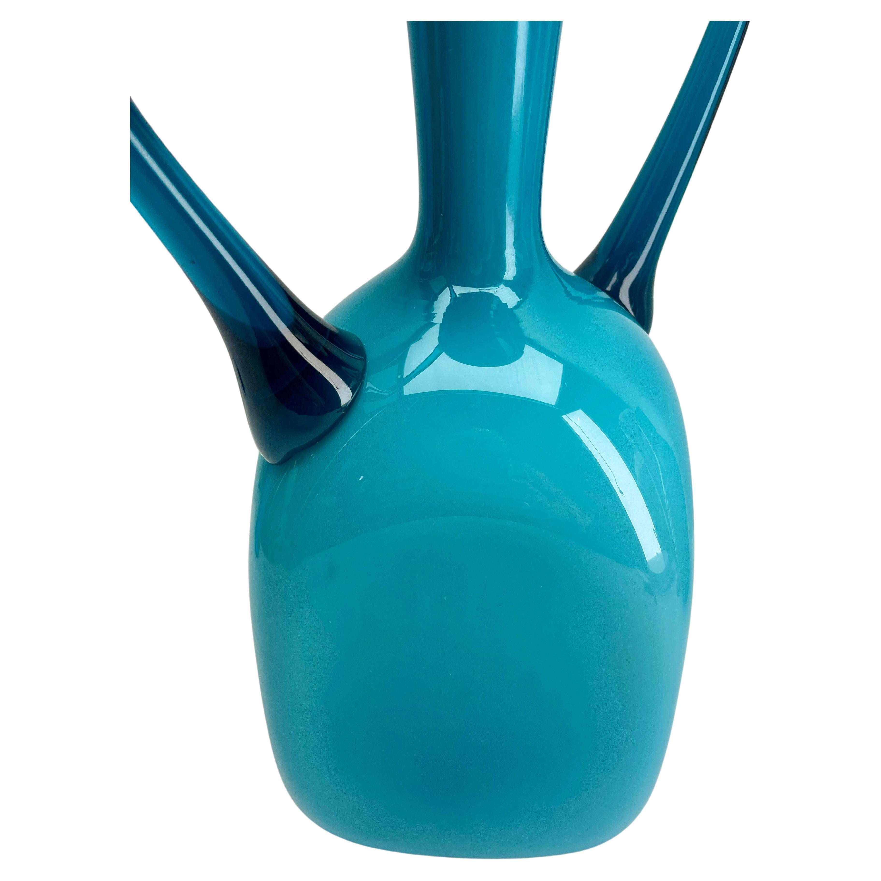 Mid-Century moderno Vaso italiano opalescente con 2 manici Opaline da Firenze 1950s in vendita