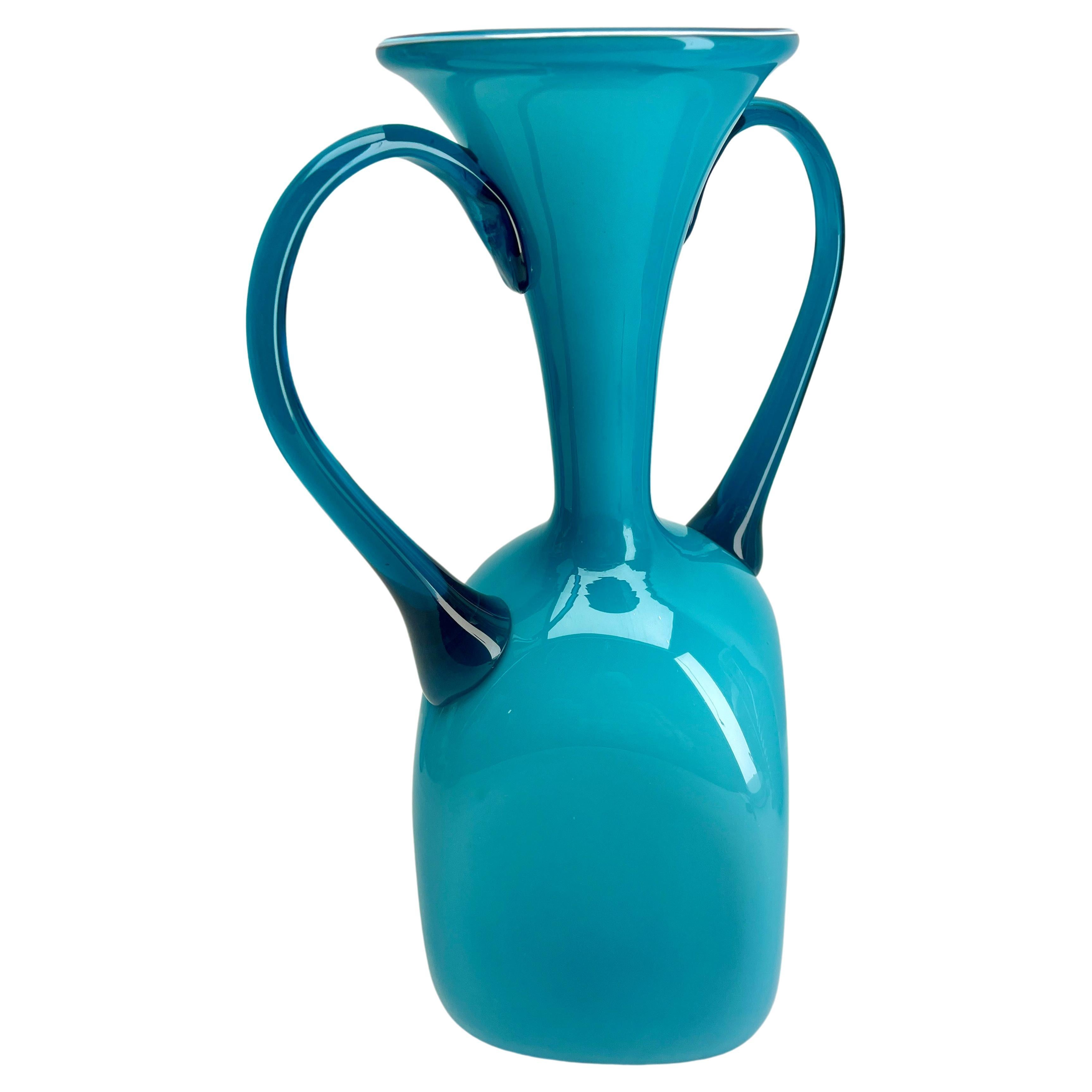 Italiano Vaso italiano opalescente con 2 manici Opaline da Firenze 1950s in vendita