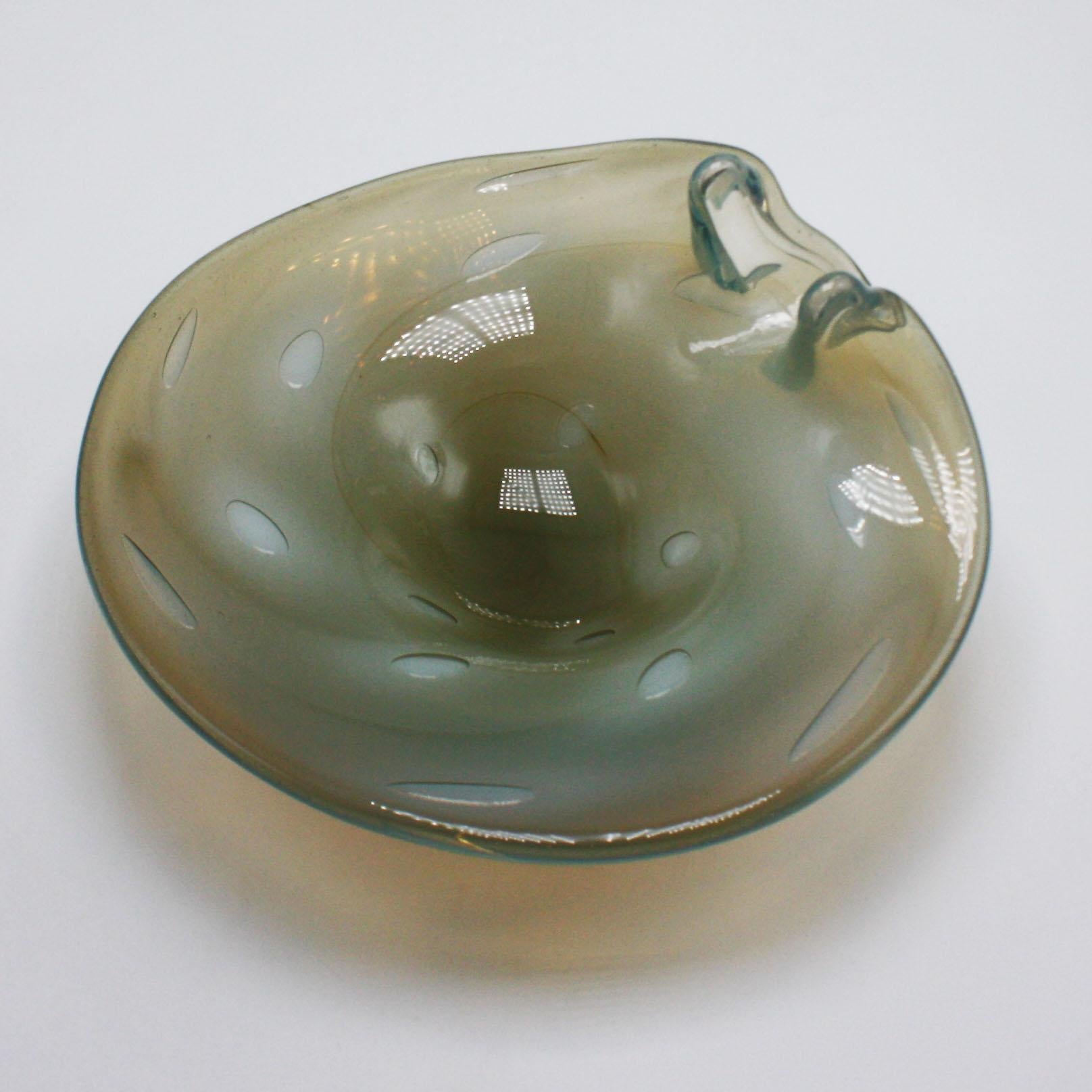 Opalescent Murano Glass Bowl with Bubble Inclusions, circa 1960 In Good Condition In Dallas, TX