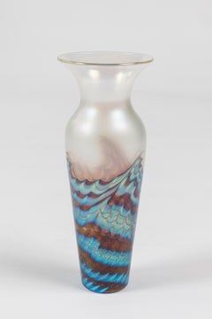 Vaso in vetro artistico con motivo a onde opalescenti, Lundberg Studios of California, firmato