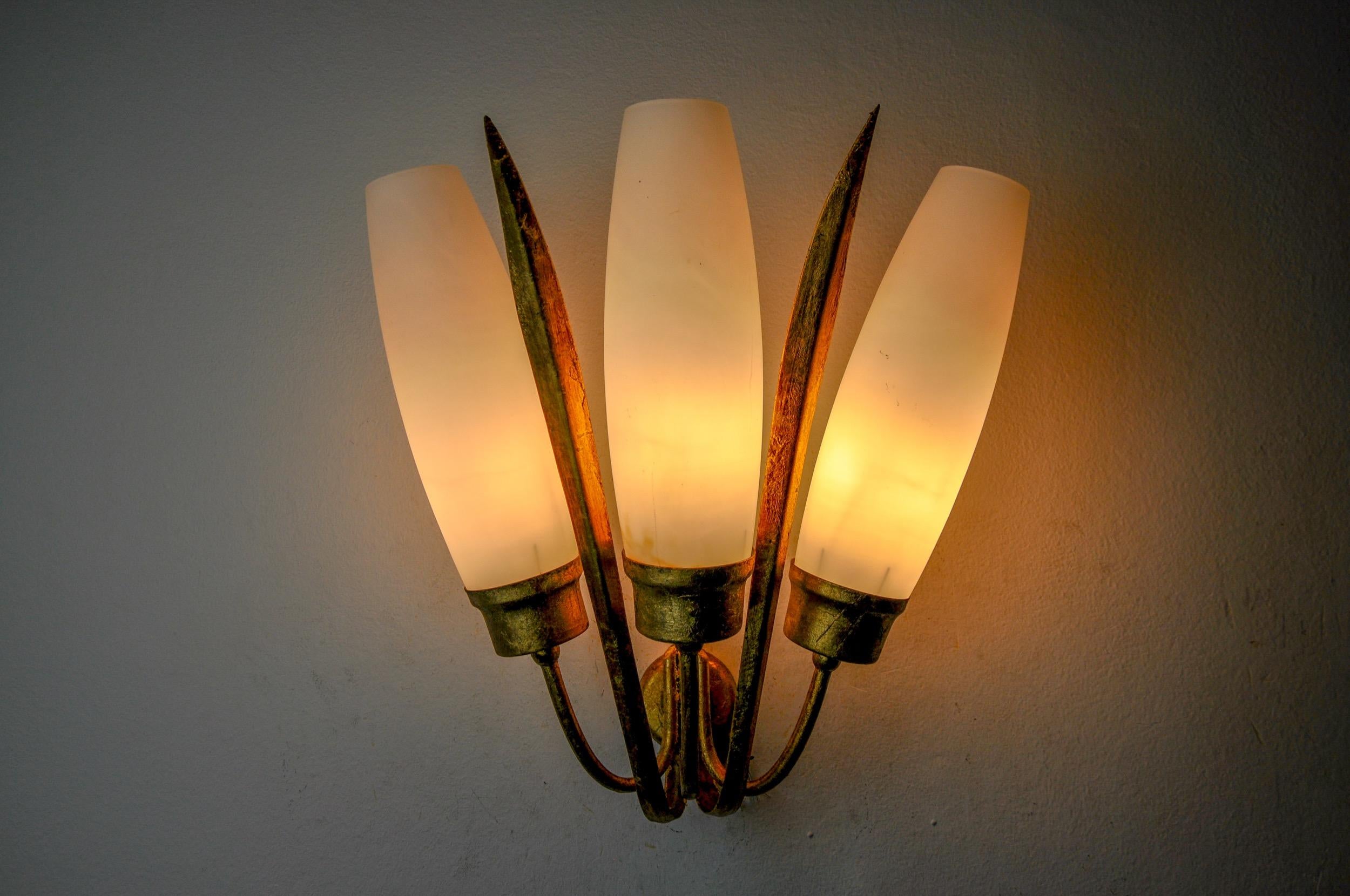 Very beautiful and rare regency wall lamp, designed and produced in italy in the 1960s. Structure in gold leaf gilded metal and opaline glass. Unique object that will illuminate wonderfully and bring a real design touch to your interior. Verified