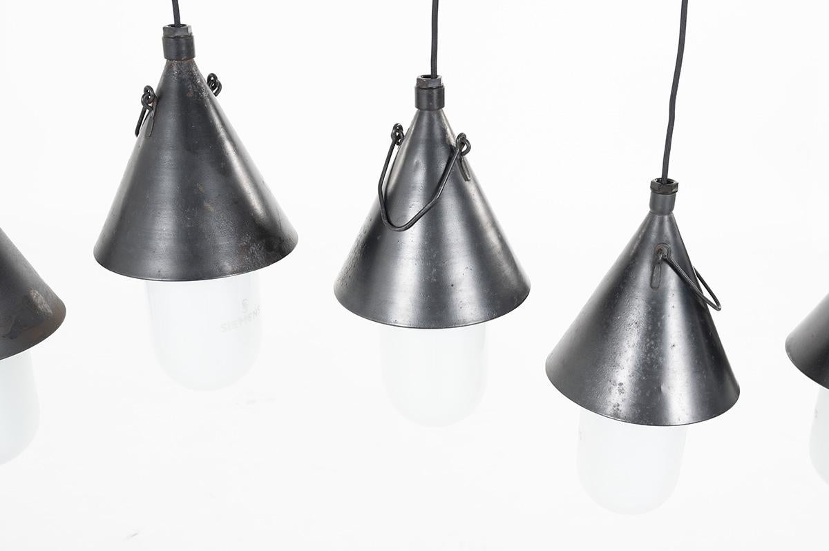 Lampada a sospensione in metallo e opalina di Siemens, 1930 in vendita 3
