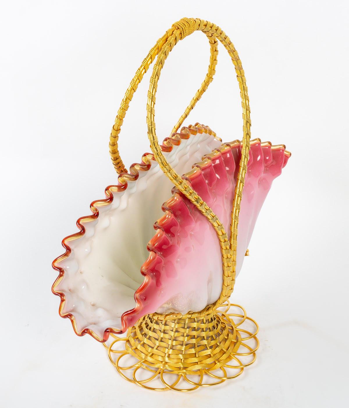 Opaline Bowl, 19th Century, Napoleon III Period. In Good Condition For Sale In Saint-Ouen, FR