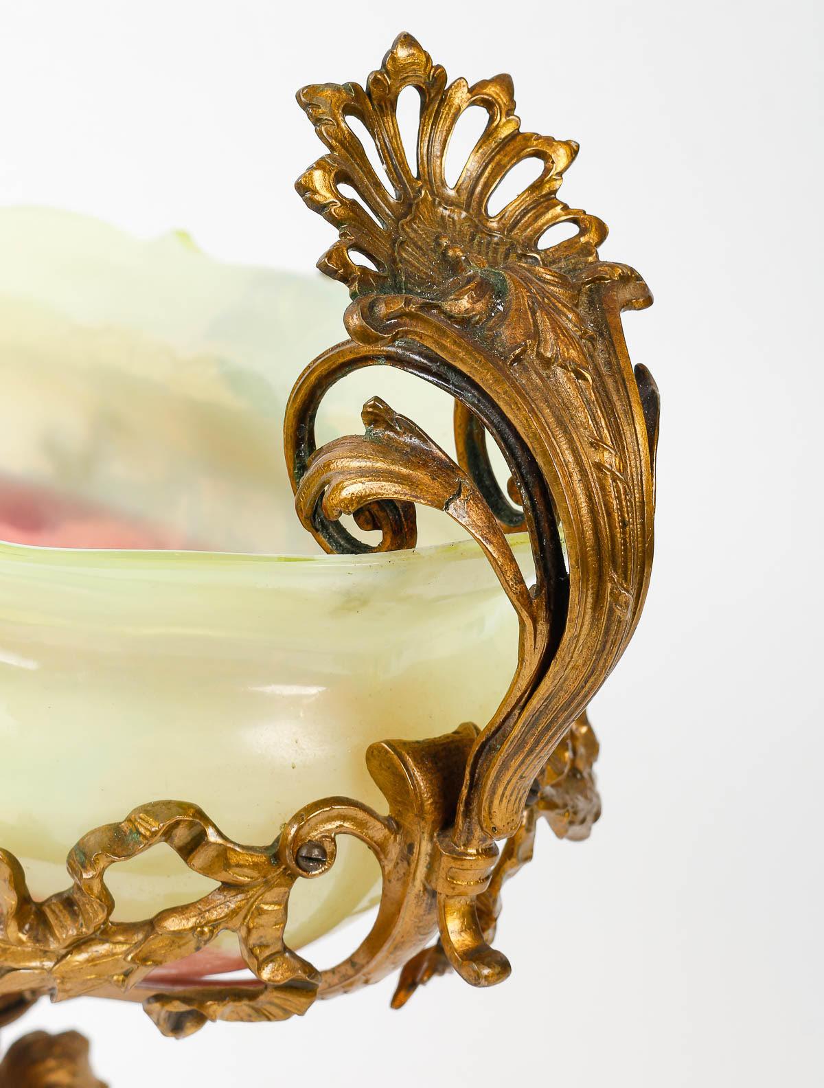 Opaline Bowl with Gilt bronze Mounting, 19th Century, Napoleon III Period. For Sale 1