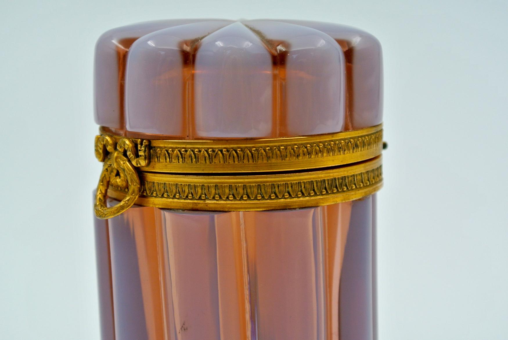 Opaline Box, Gilded Brass Frame In Good Condition In Saint-Ouen, FR