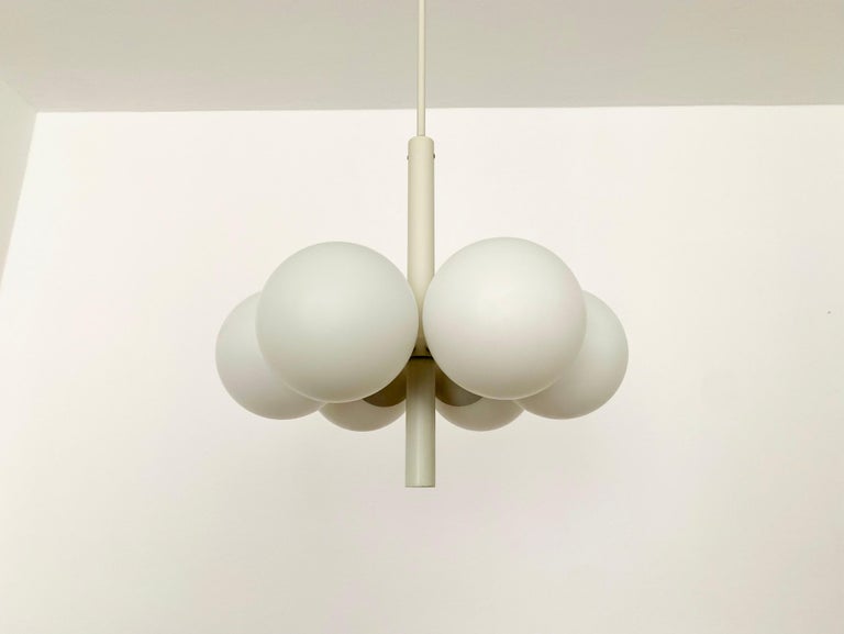 Wonderful Sputnik chandelier from the 1960s.
The 6 opal glass lampshades spread a pleasant light.
The lamp has a very high quality finish.
Very contemporary design with a fantastic look.

Manufacturer: Kaiser Leuchten

Condition:

Very good