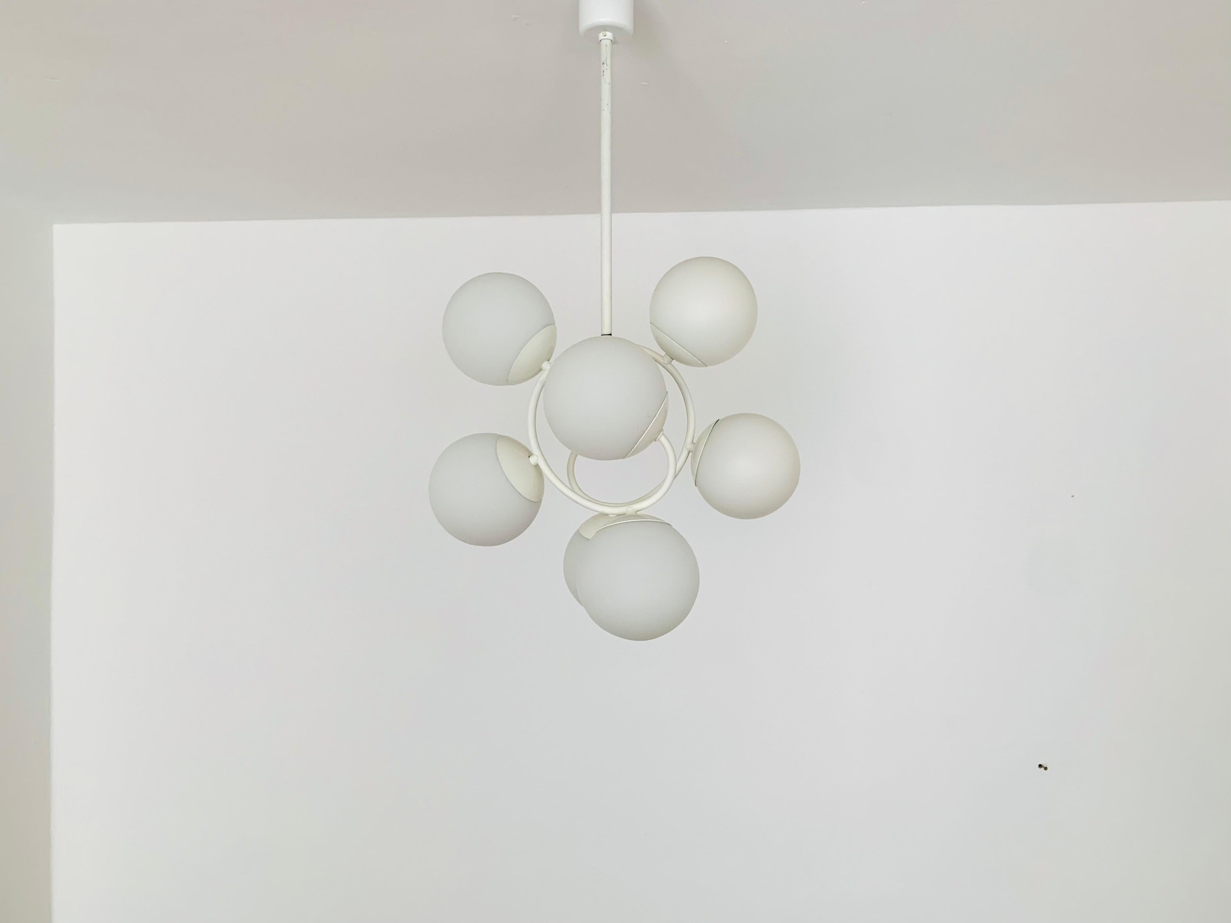 Wonderful Sputnik chandelier from the 1960s.
The 8 opal glass lampshades spread a pleasant light.
The lamp has a very high quality finish.
Very contemporary design with a fantastic look.

Manufacturer: Kaiser Leuchten

Condition:

Very good vintage