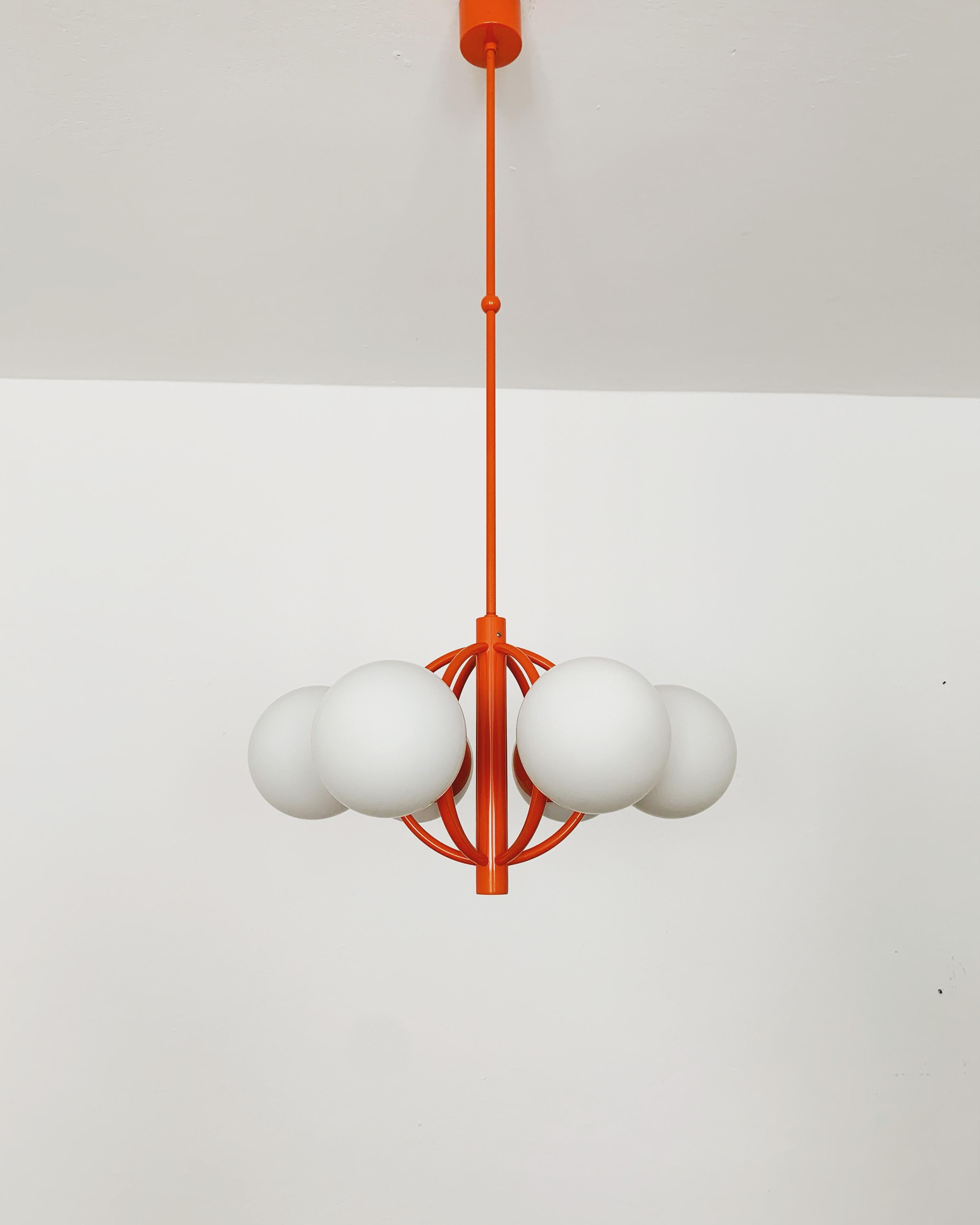 Wonderful Sputnik chandelier from the 1960s.
The 6 opal glass lampshades spread a pleasant light.
The lamp has a very high quality finish.
Very contemporary design with a fantastic look.

Manufacturer: Kaiser Leuchten

Condition:

Very good vintage