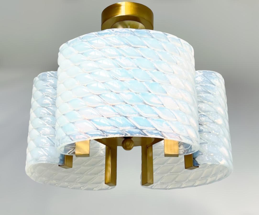 Mid-Century moderno Lampadario Opaline Diamante di Fabio Ltd in vendita