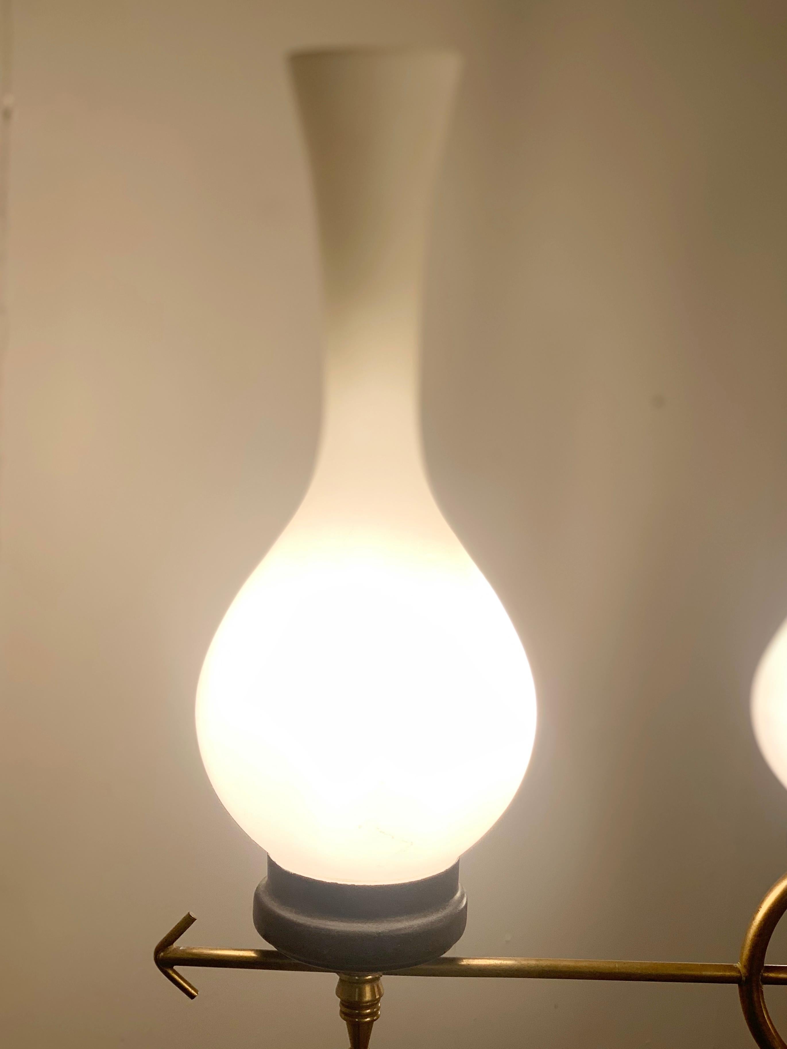 Verre opalin Lampadaire en opaline - Italie, circa 1950 en vente