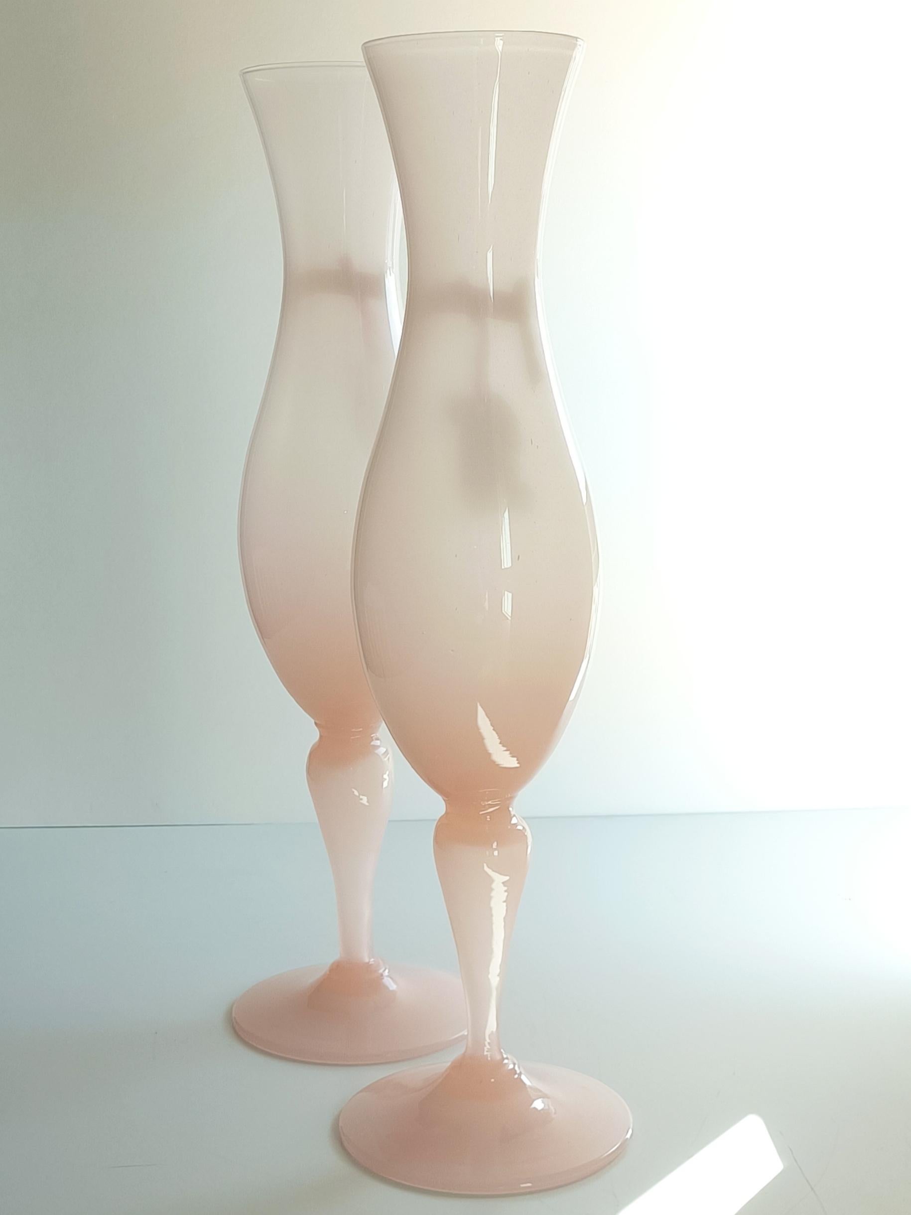 italien Paire de vases-tasses du milieu du siècle en verre Opaline florence de style français, années 1950 en vente