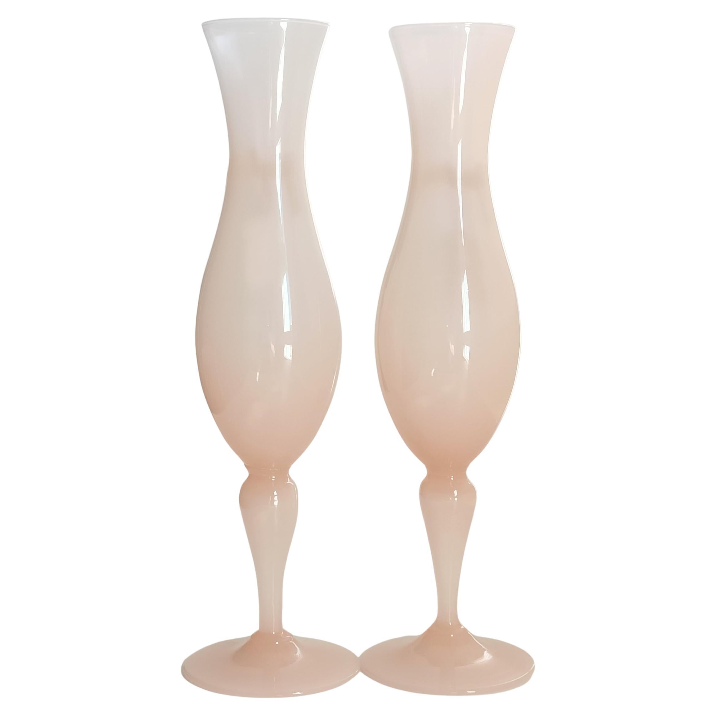 Paire de vases-tasses du milieu du siècle en verre Opaline florence de style français, années 1950