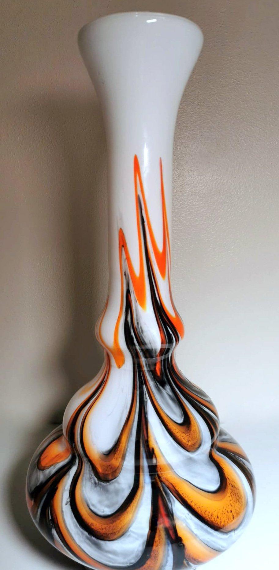 Opaline Florence VB Large Italian Multicolor Vase Vetreria Barbieri Empoli In Good Condition For Sale In Prato, Tuscany