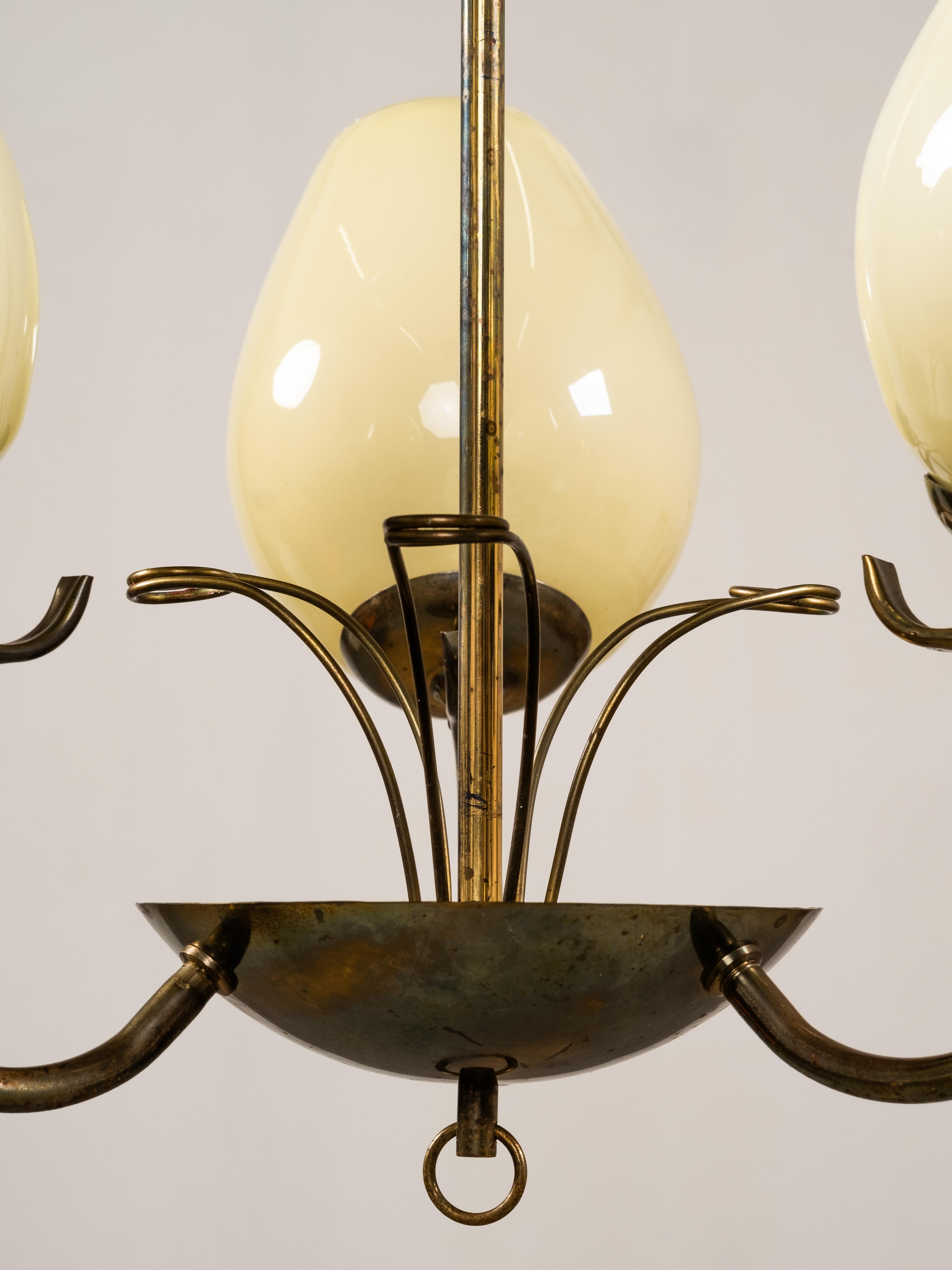 Lampadario in vetro opalino e ottone di Sievä, Finlandia, anni '50 in vendita 12